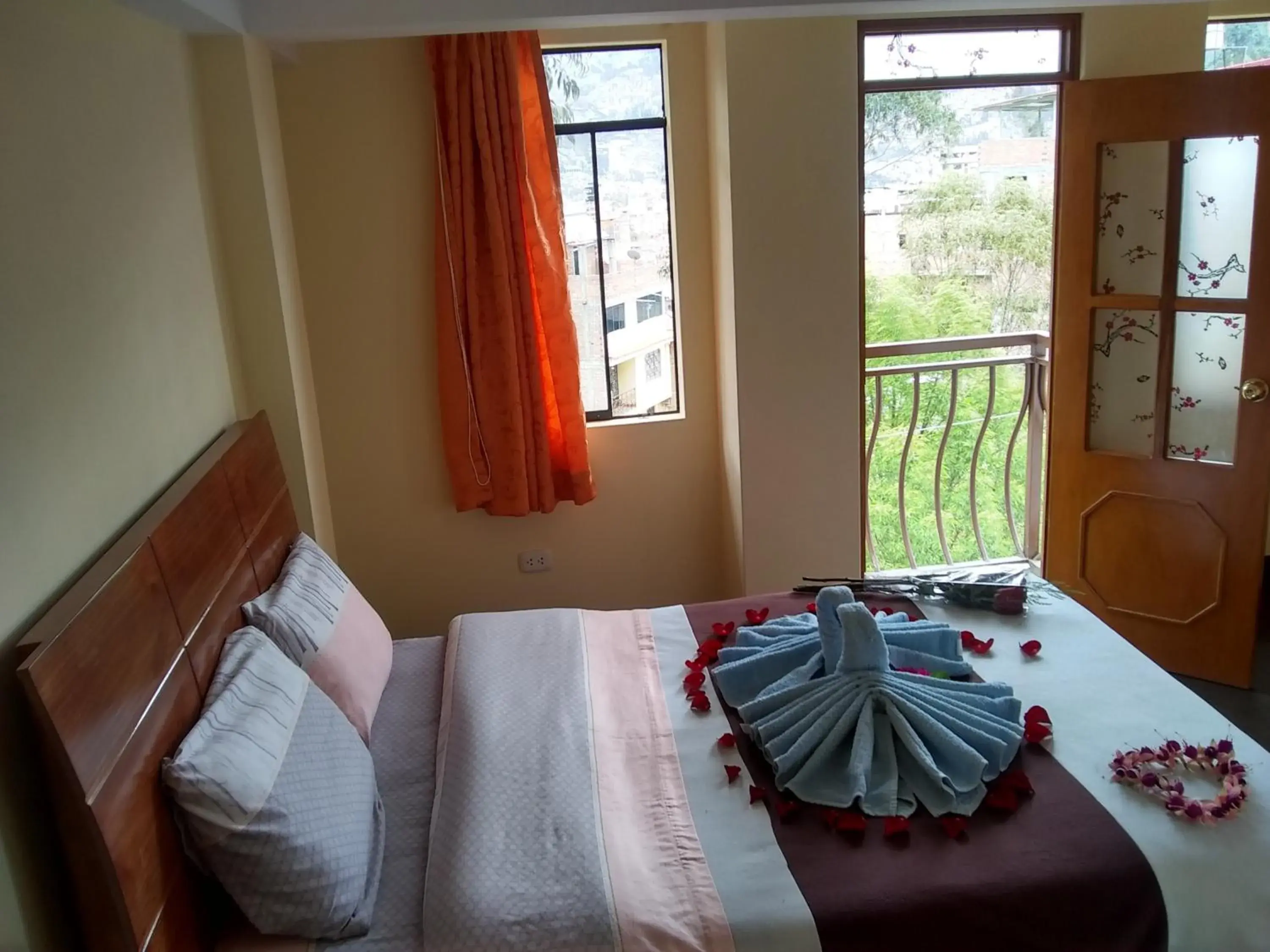 Twin Room in Hostal Casa del Montañista Twin Room in Hostal Casa del Montañista