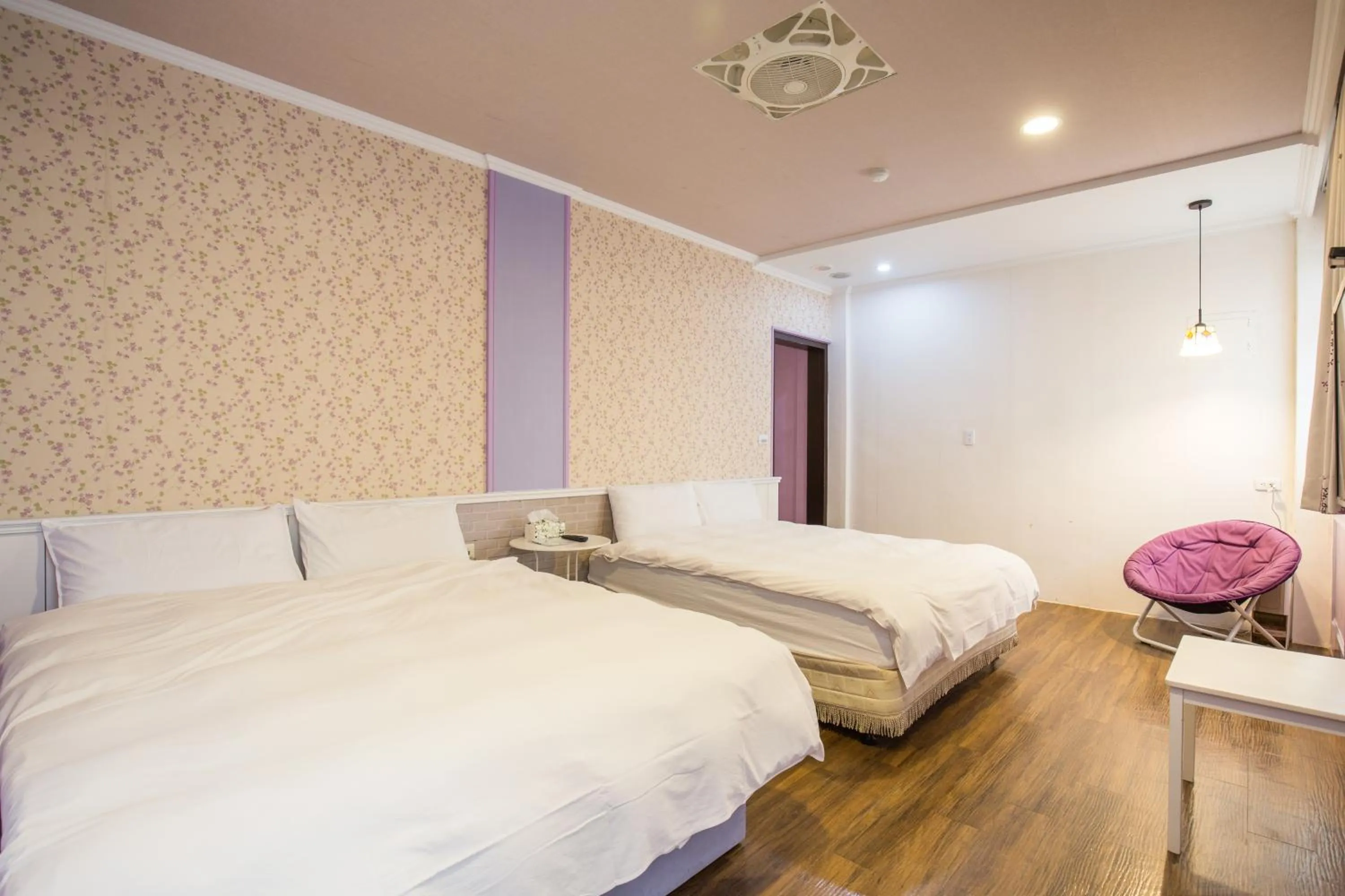 Photo of the whole room, Bed in N. Castle Hotel