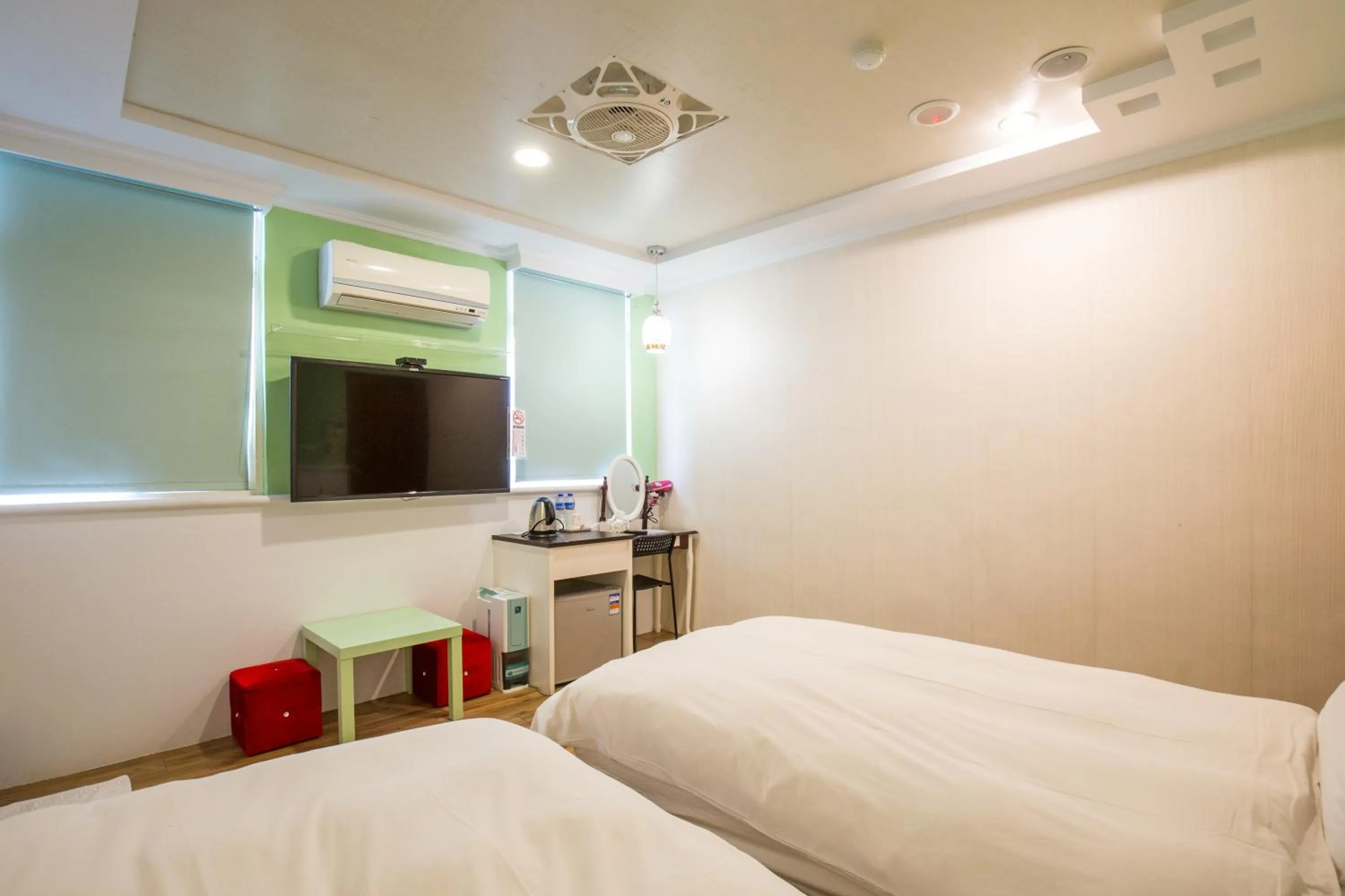 Photo of the whole room, Bed in N. Castle Hotel