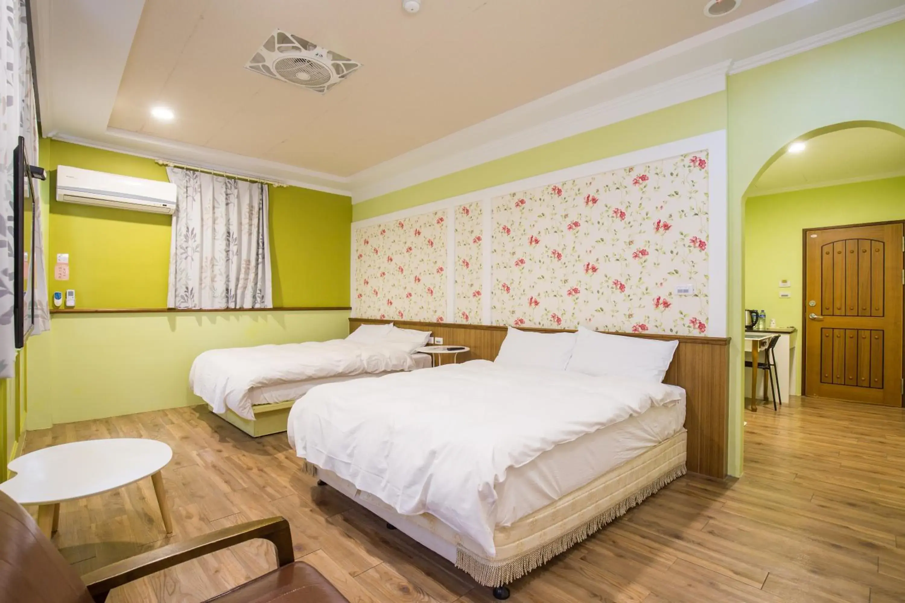 Quadruple Room in N. Castle Hotel Quadruple Room in N. Castle Hotel