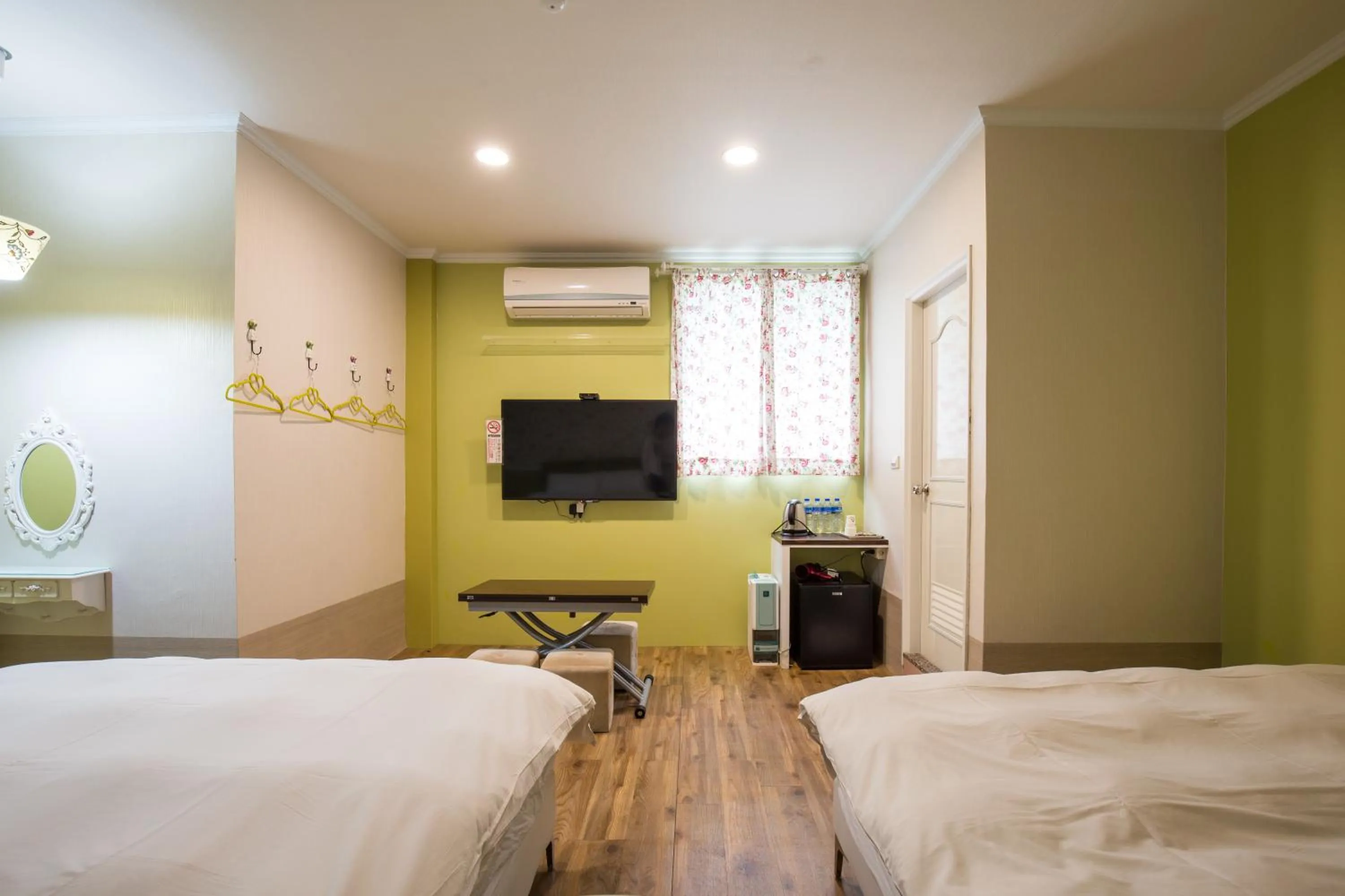 Photo of the whole room, Bed in N. Castle Hotel