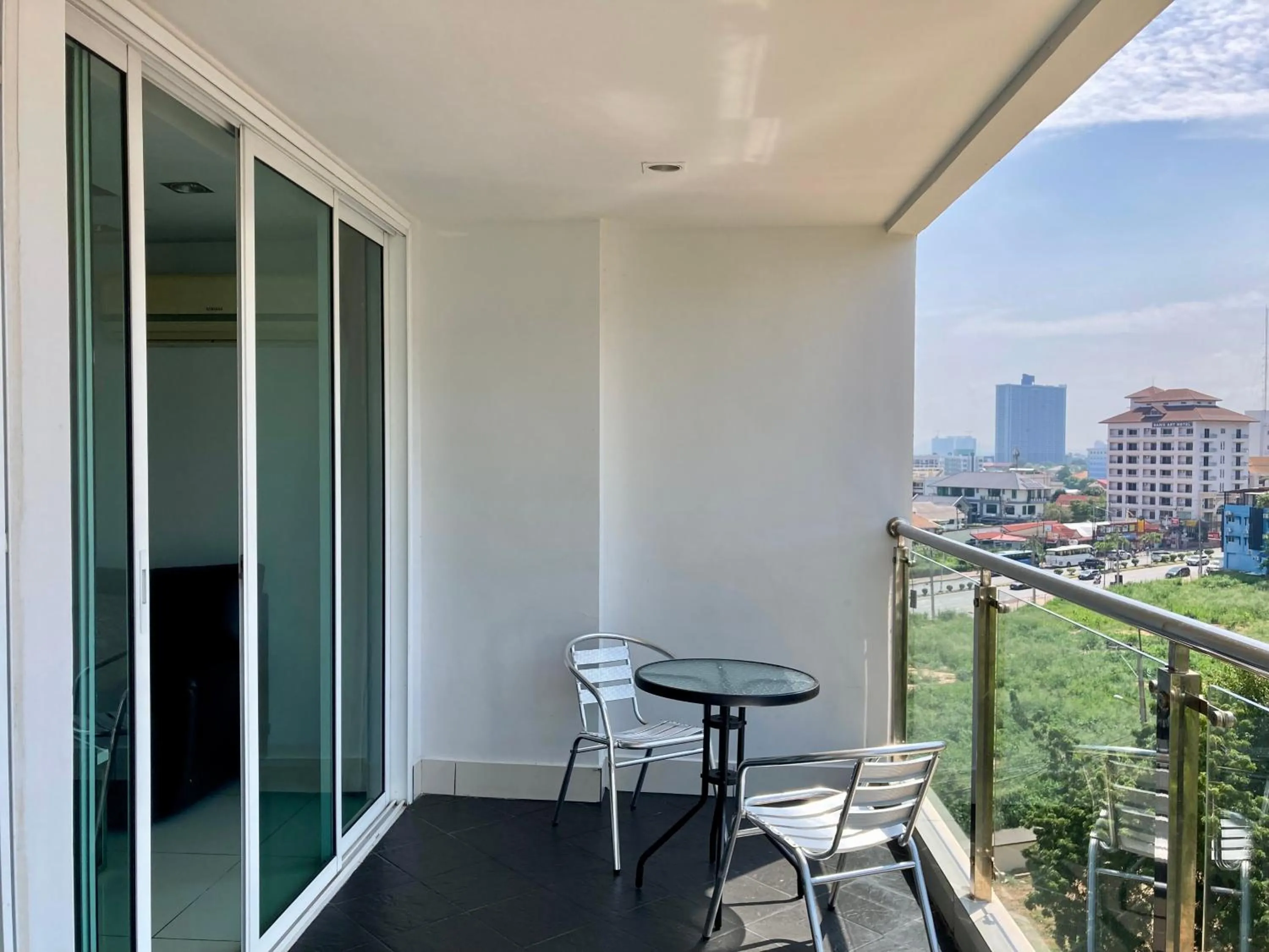 Balcony/Terrace in Hyde Park Residence by Pattaya Sunny rentals