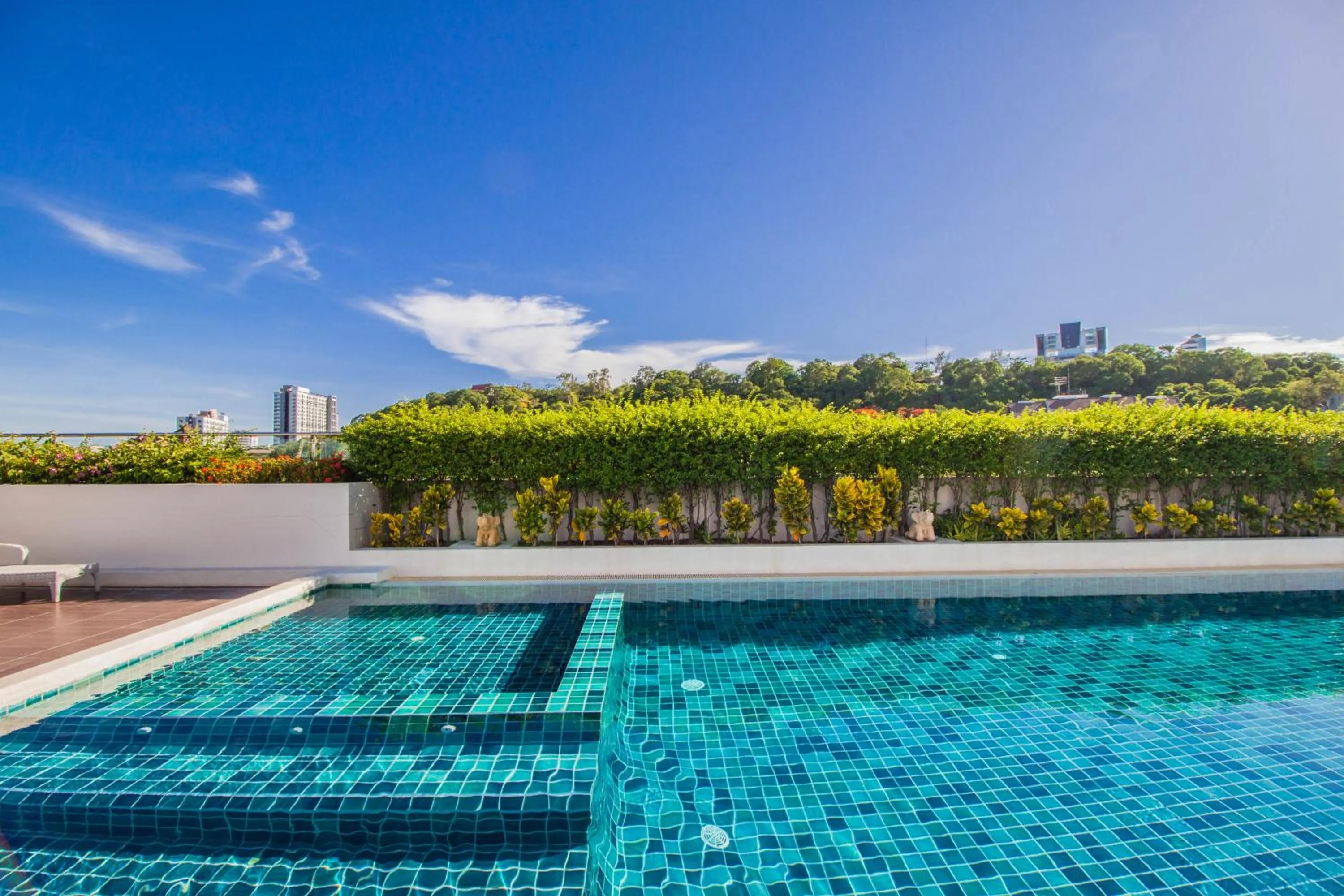 Swimming pool in Hyde Park Residence by Pattaya Sunny rentals