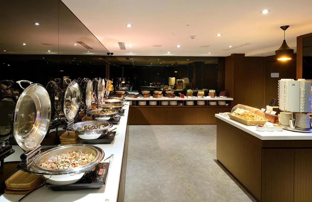 Restaurant/places to eat in Aeris International Hotel