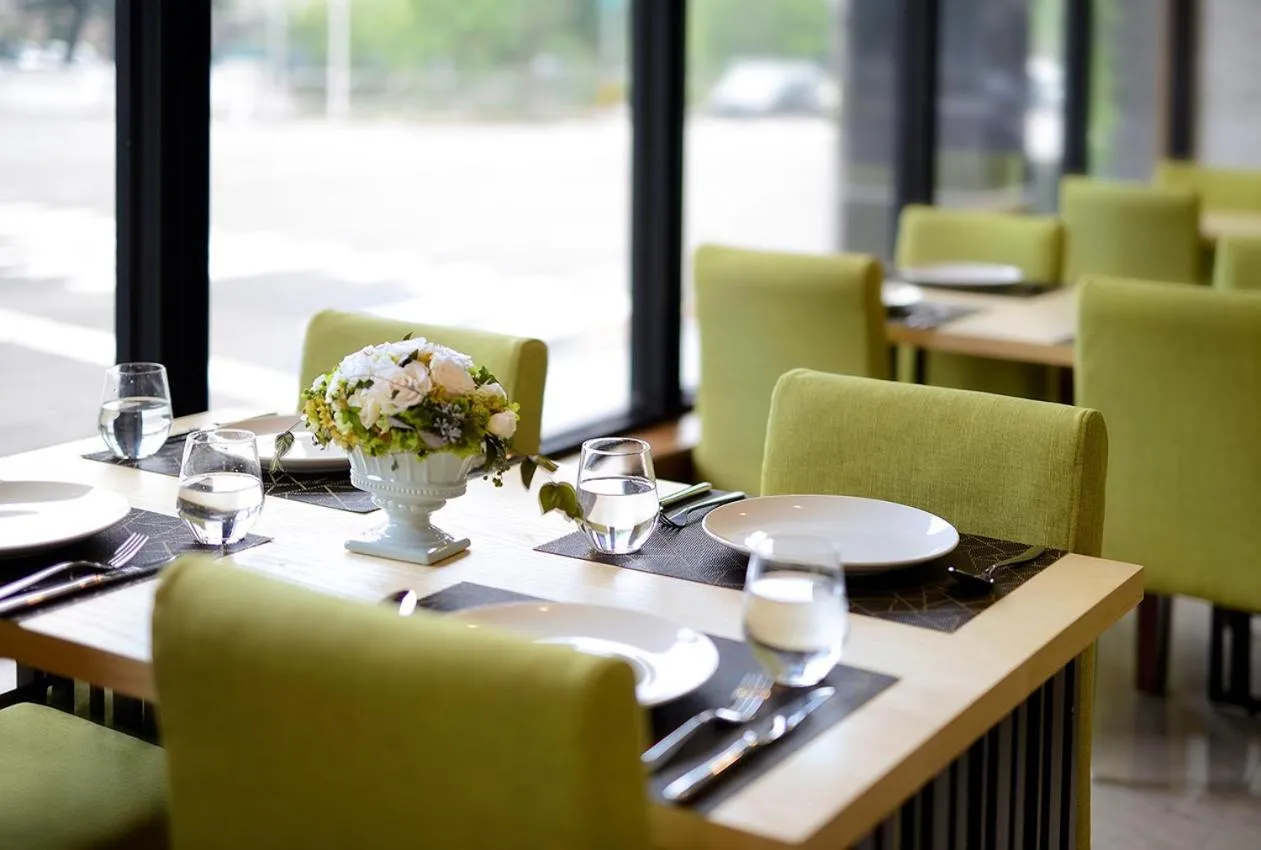 Aeris International Hotel