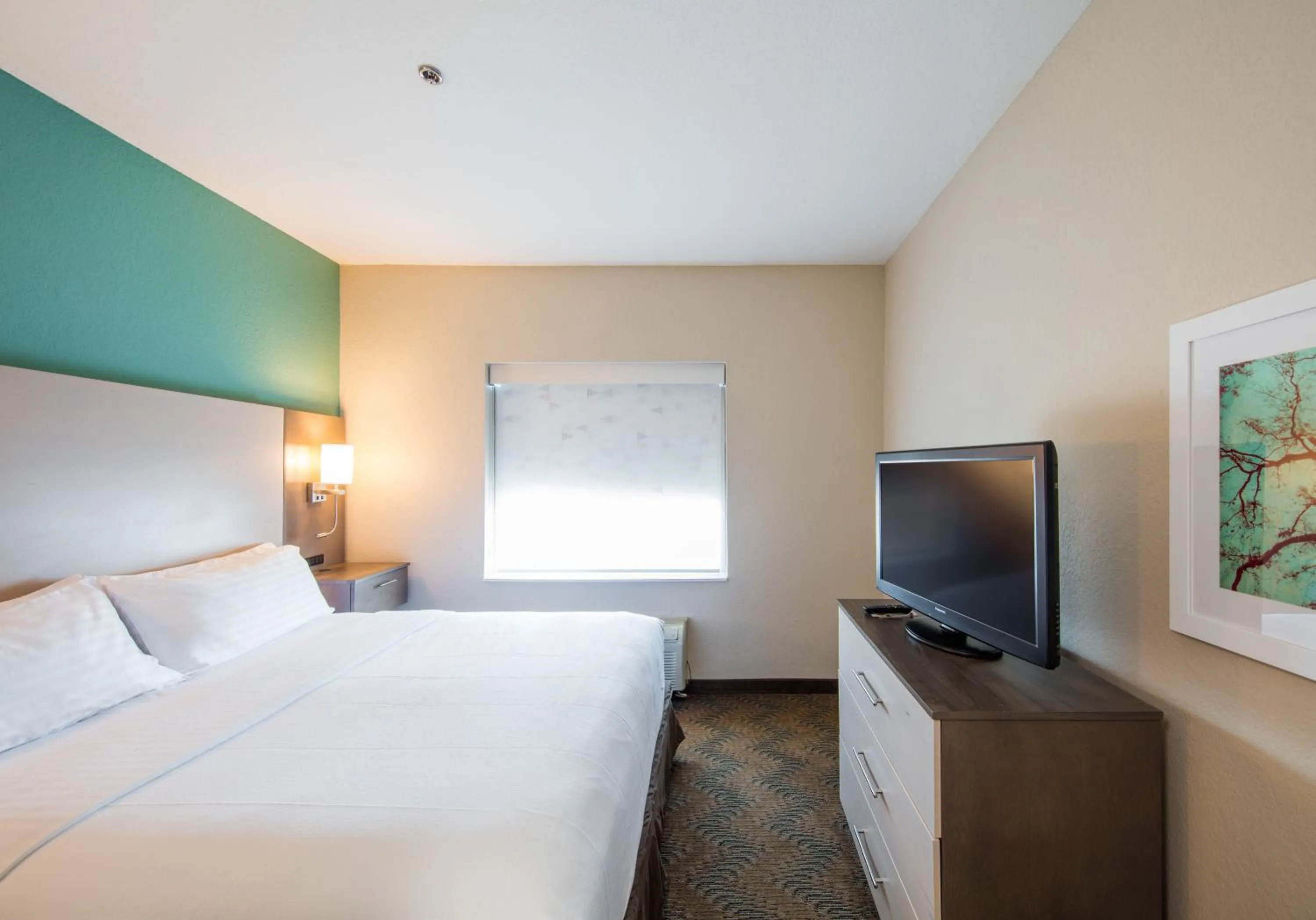 Photo of the whole room, Bed in Holiday Inn & Suites Lake City by IHG