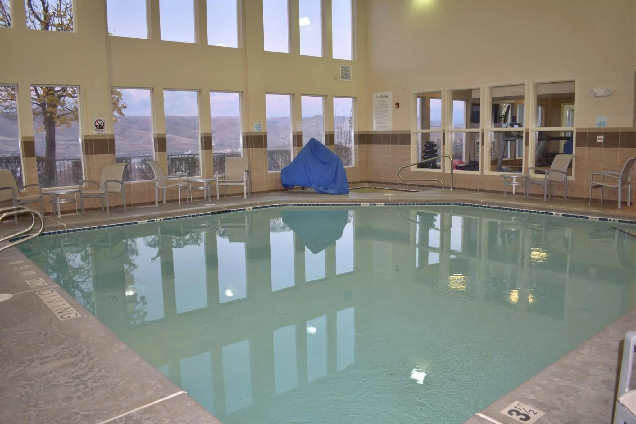 Swimming pool in Holiday Inn Express Lewiston by IHG