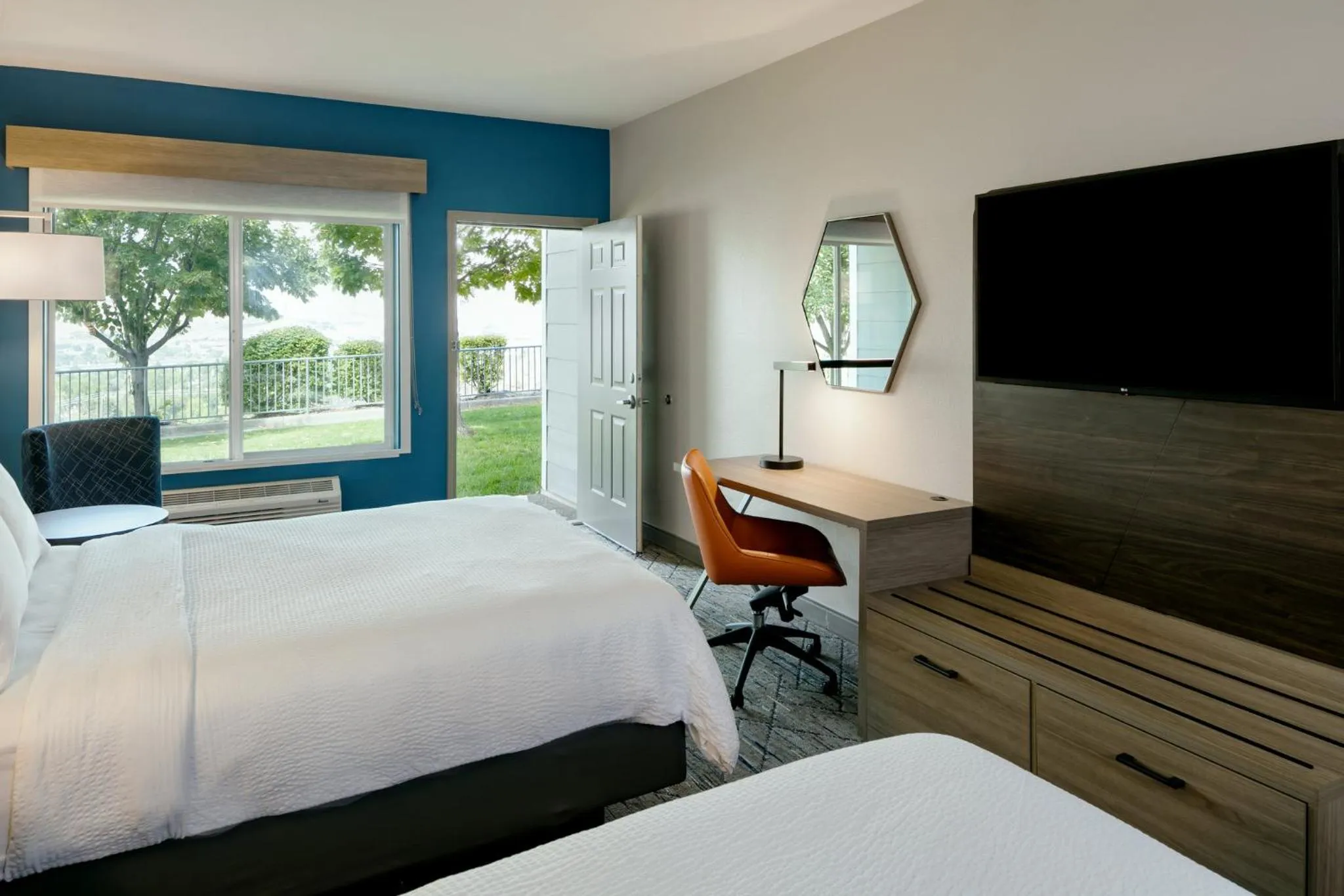 Photo of the whole room, Bed in Holiday Inn Express Lewiston by IHG