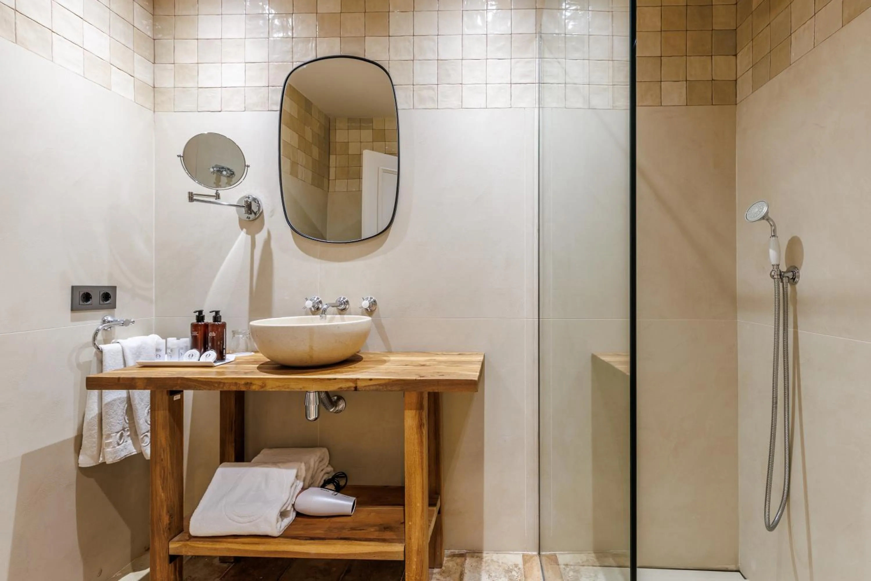 Toilet in Hoposa Uyal