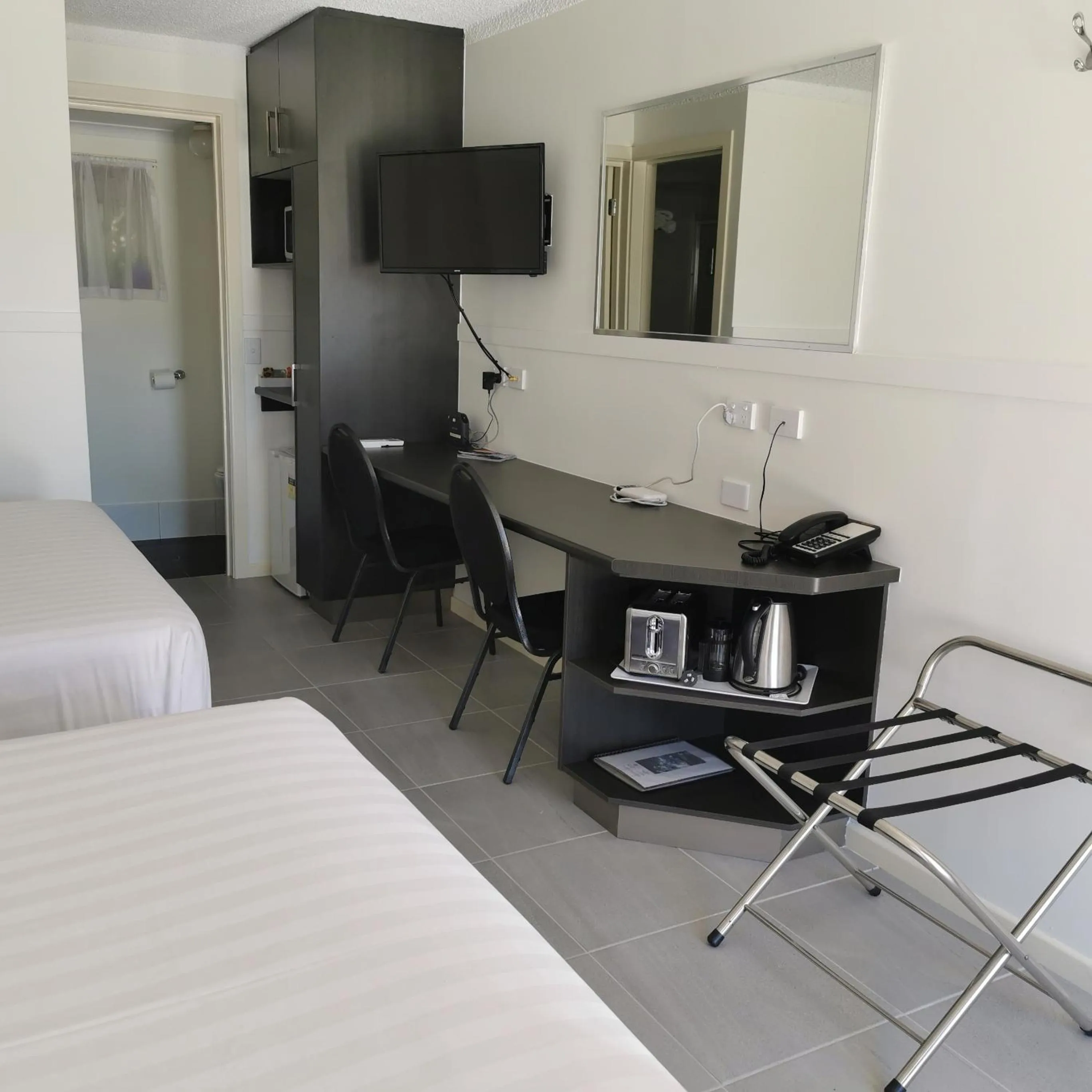 minibar, Bed in Gallery Motel