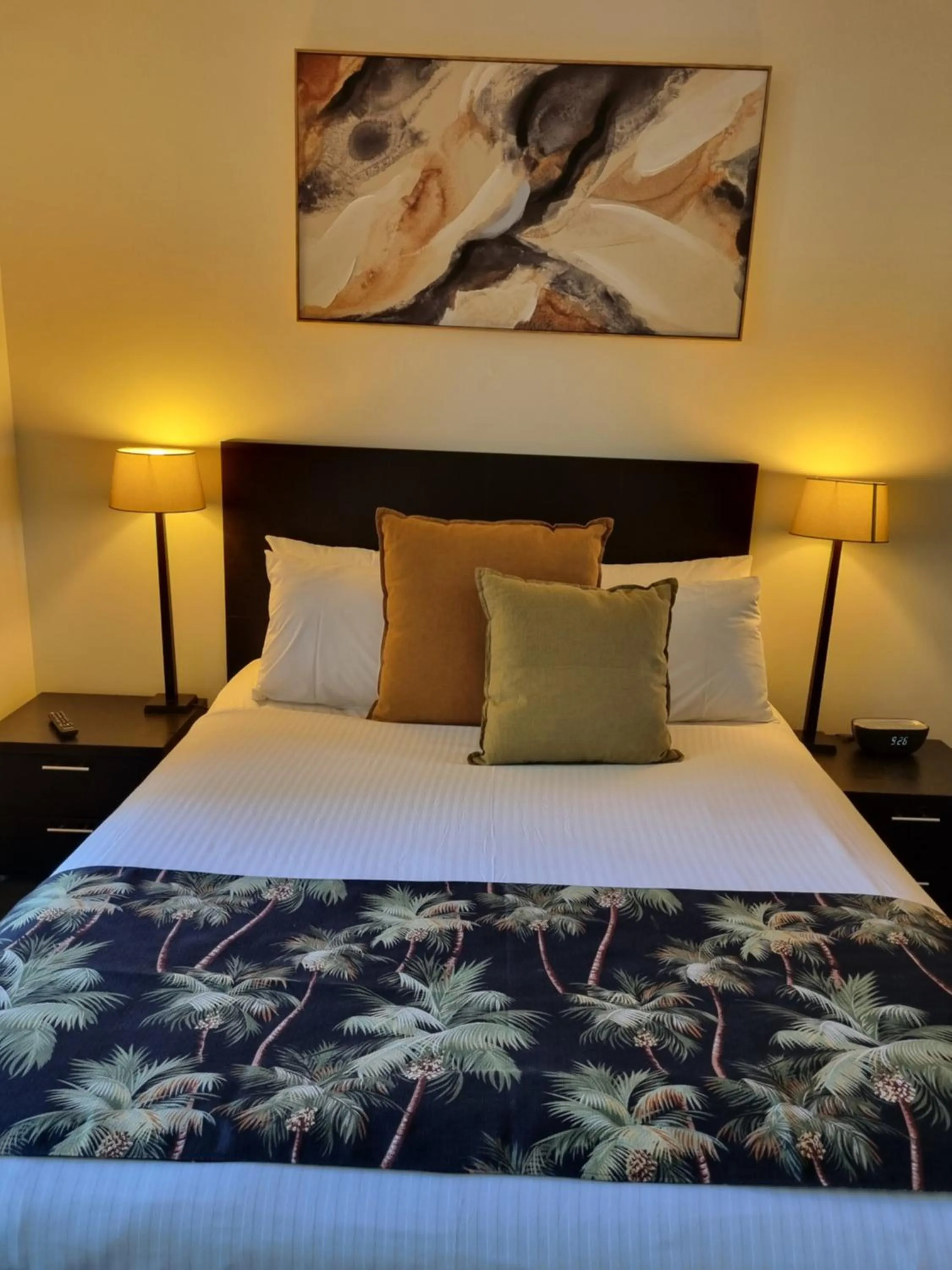 Bedroom, Bed in Cairns Private Apartments