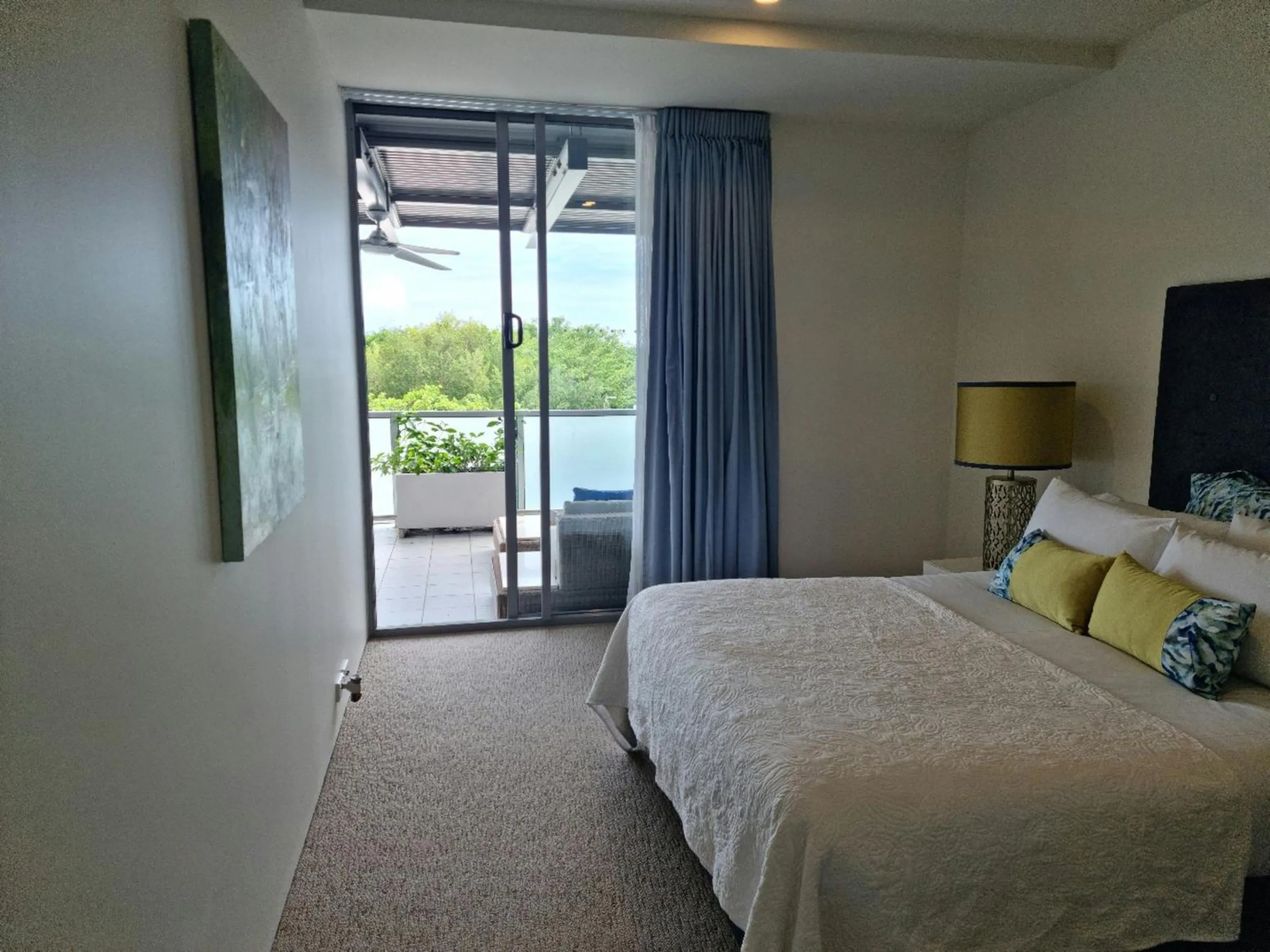 Bed in Cairns Private Apartments