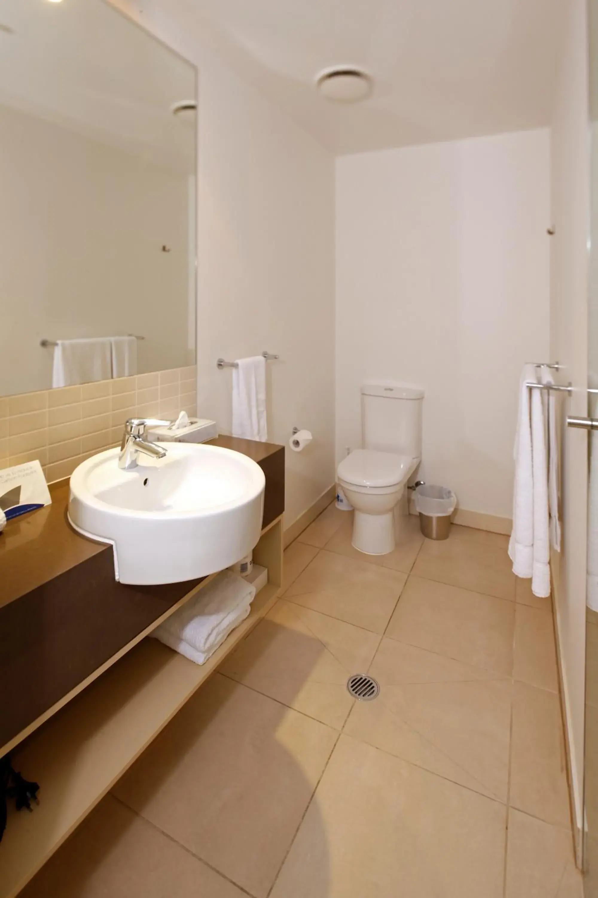 Double or Twin Room with Harbor View in Cairns Private Apartments Double or Twin Room with Harbor View in Cairns Private Apartments