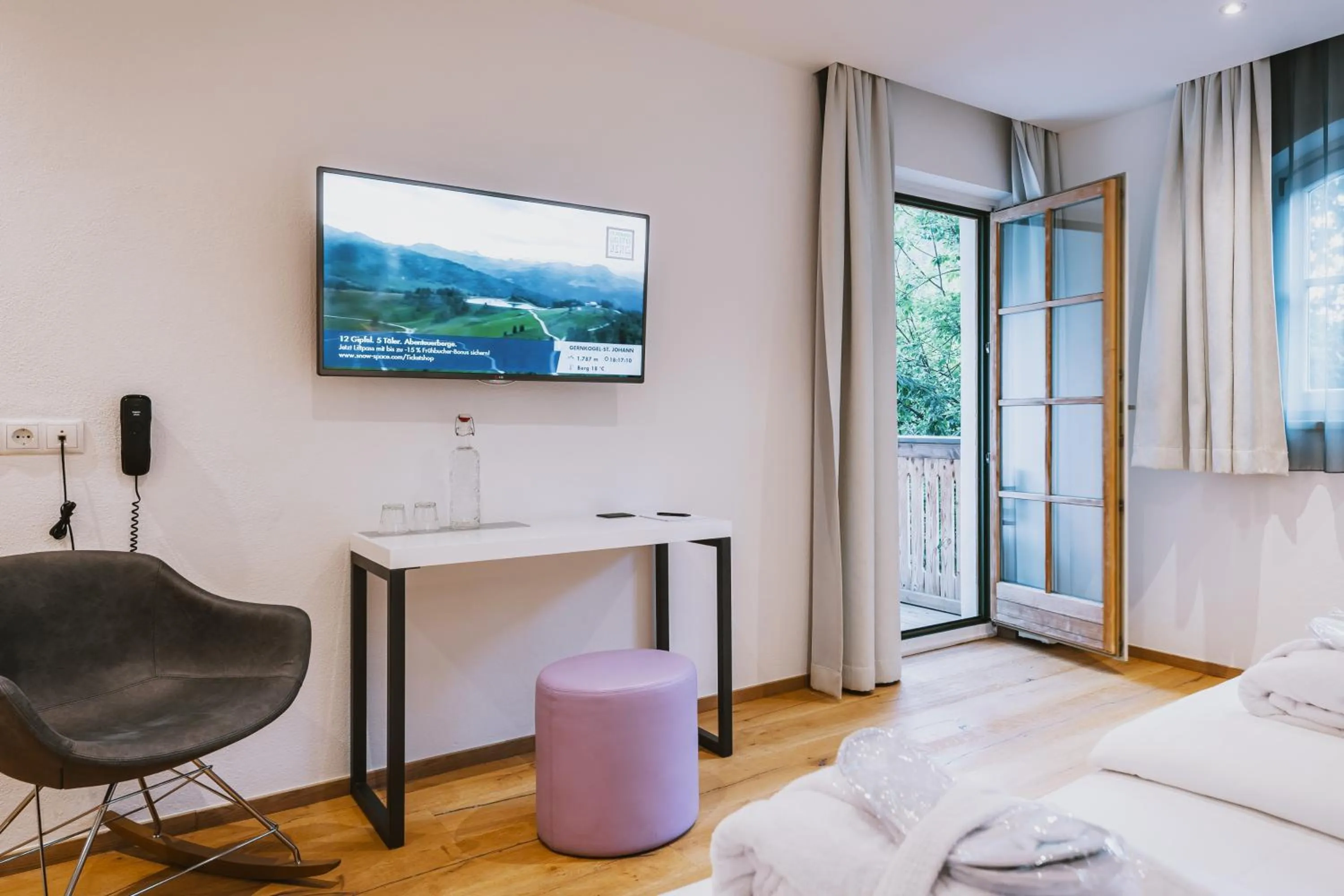 TV and multimedia, Bed in Hotel Flachauerhof