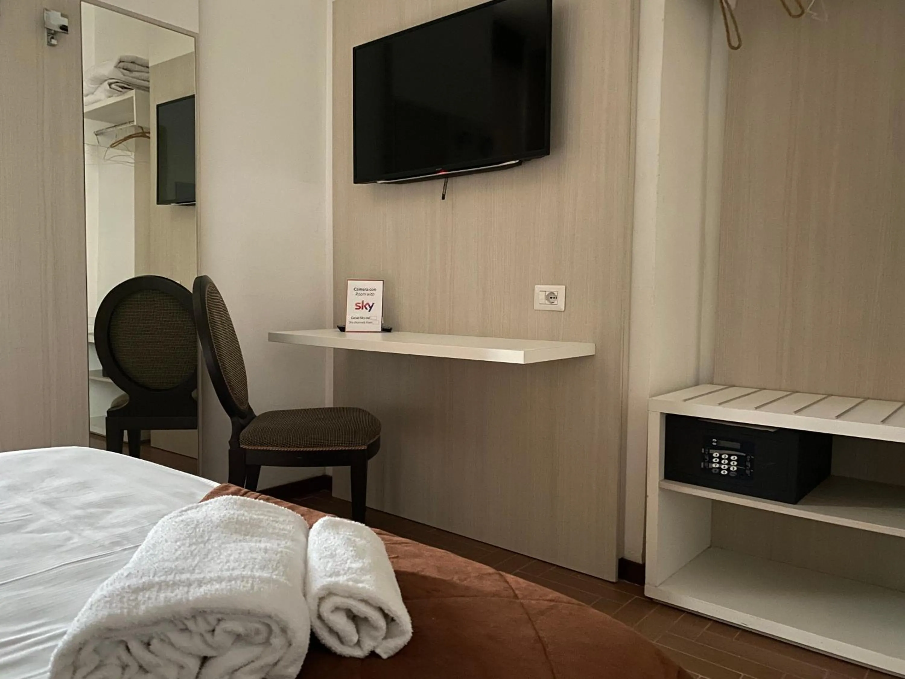 Bed in Hotel Ristorante Novara Expo