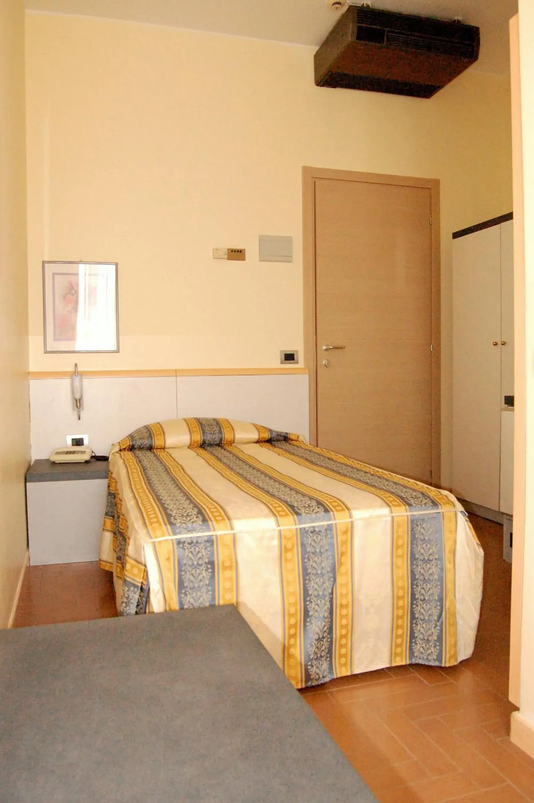 Economy Single Room in Hotel Ristorante Novara Expo Economy Single Room in Hotel Ristorante Novara Expo