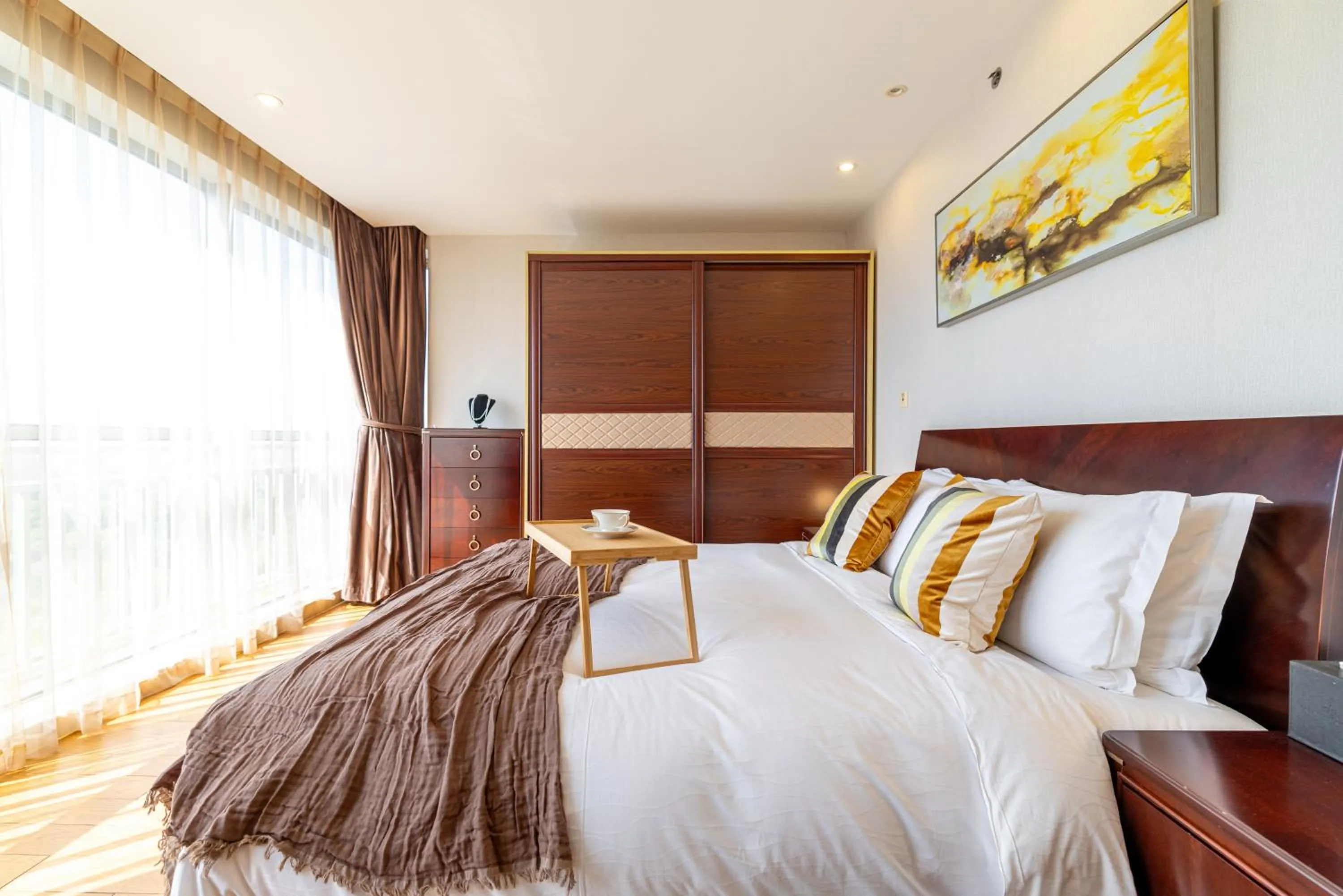 Bedroom, Bed in Green Court Residence Jinqiao Diamond Shanghai