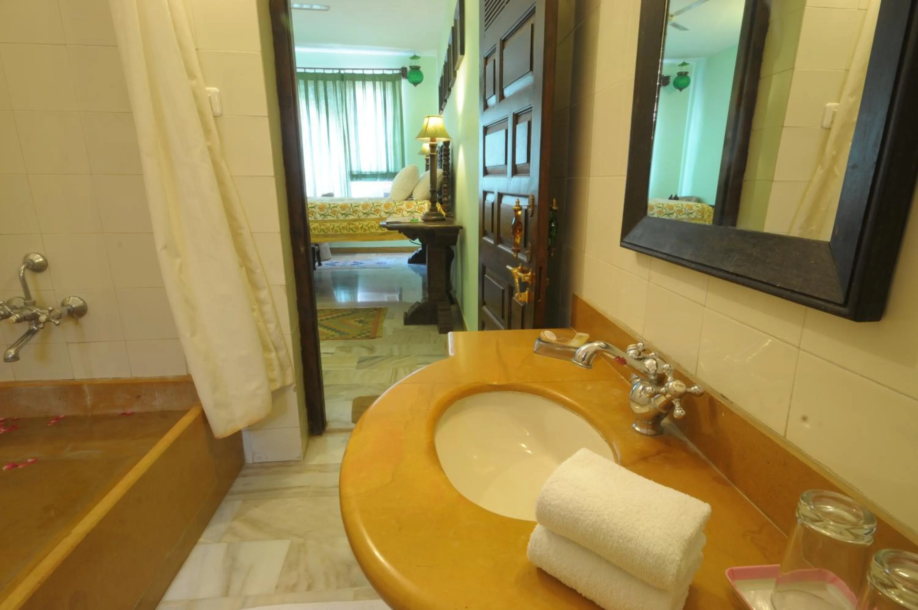 Bathroom in Haveli Inn Pal
