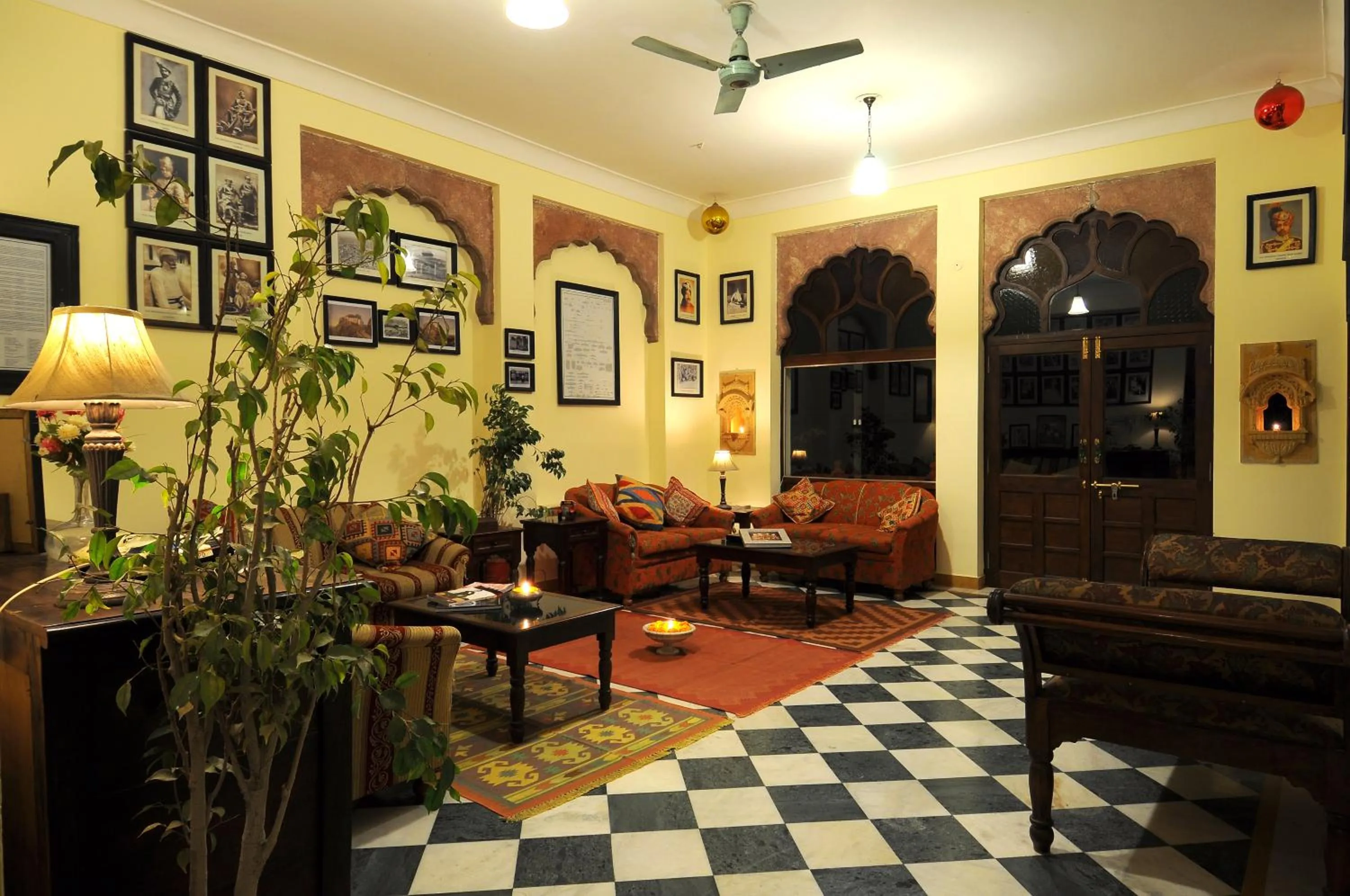 Communal lounge/ TV room in Haveli Inn Pal