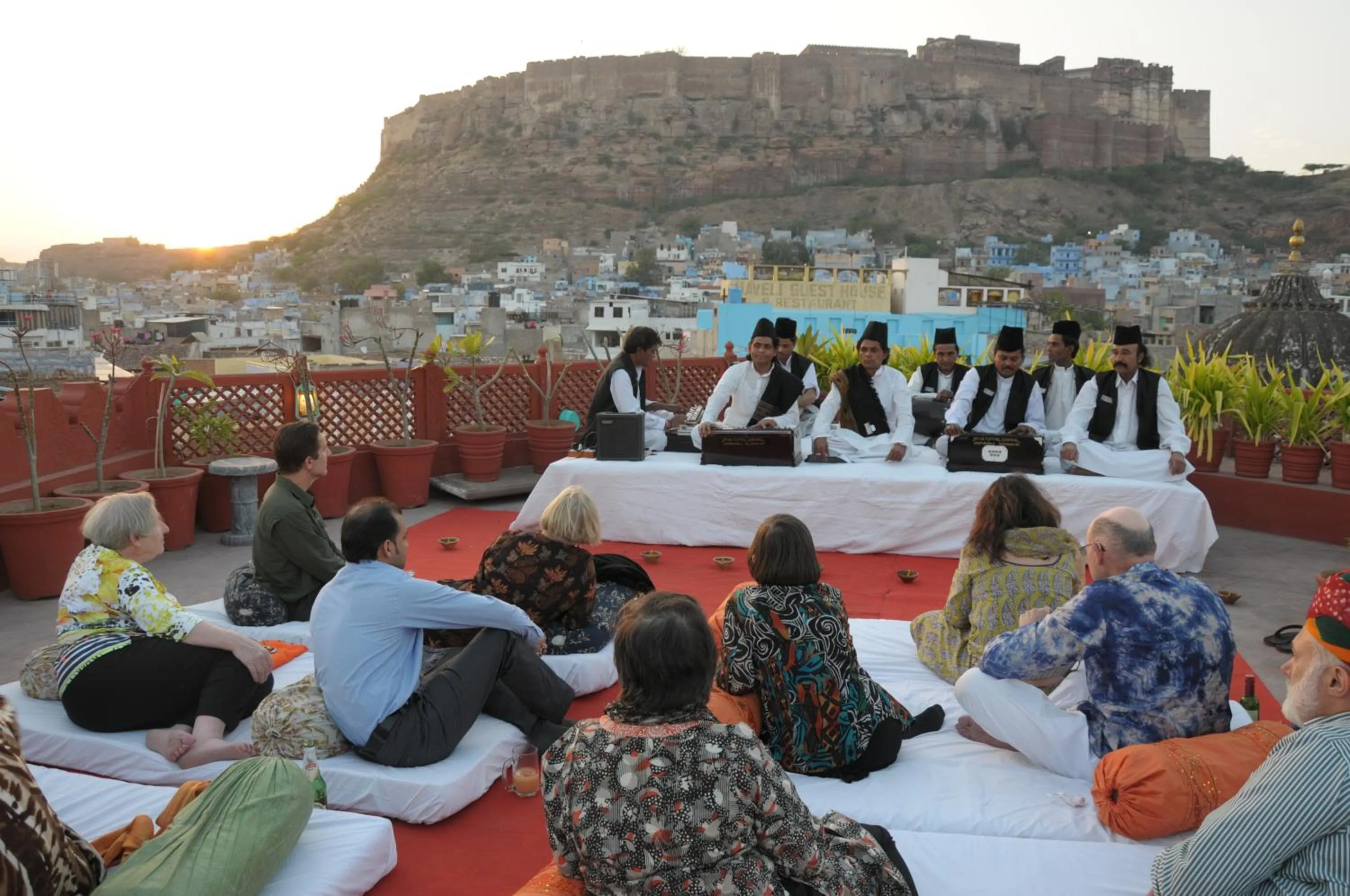 Restaurant/places to eat in Haveli Inn Pal