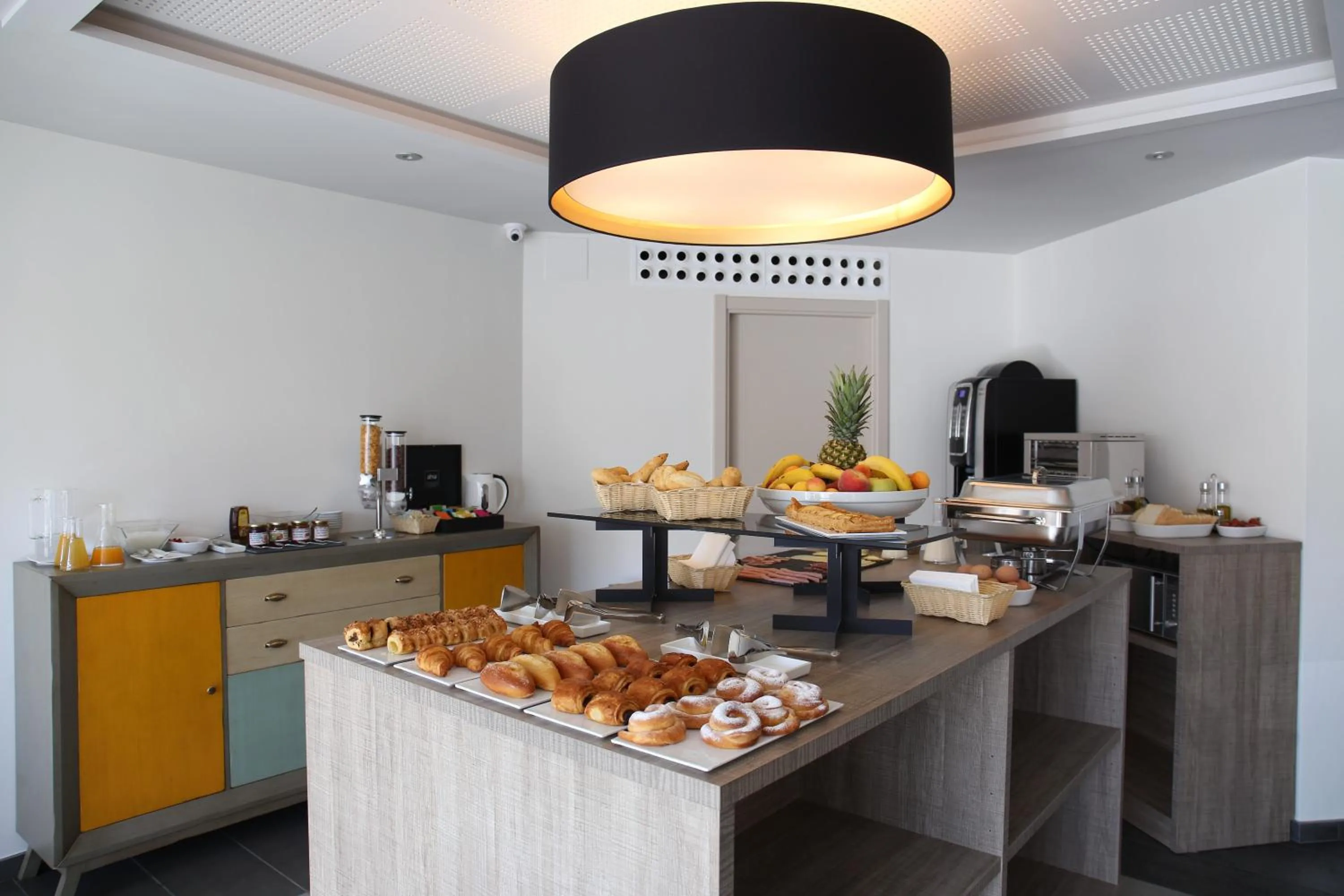 Buffet breakfast in Hotel L'Escala Centre