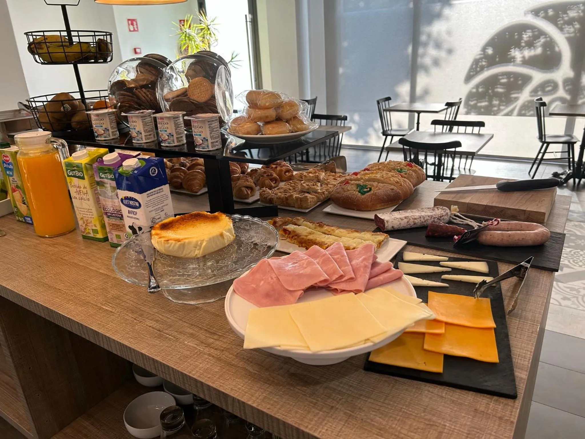 Buffet breakfast in Hotel L'Escala Centre