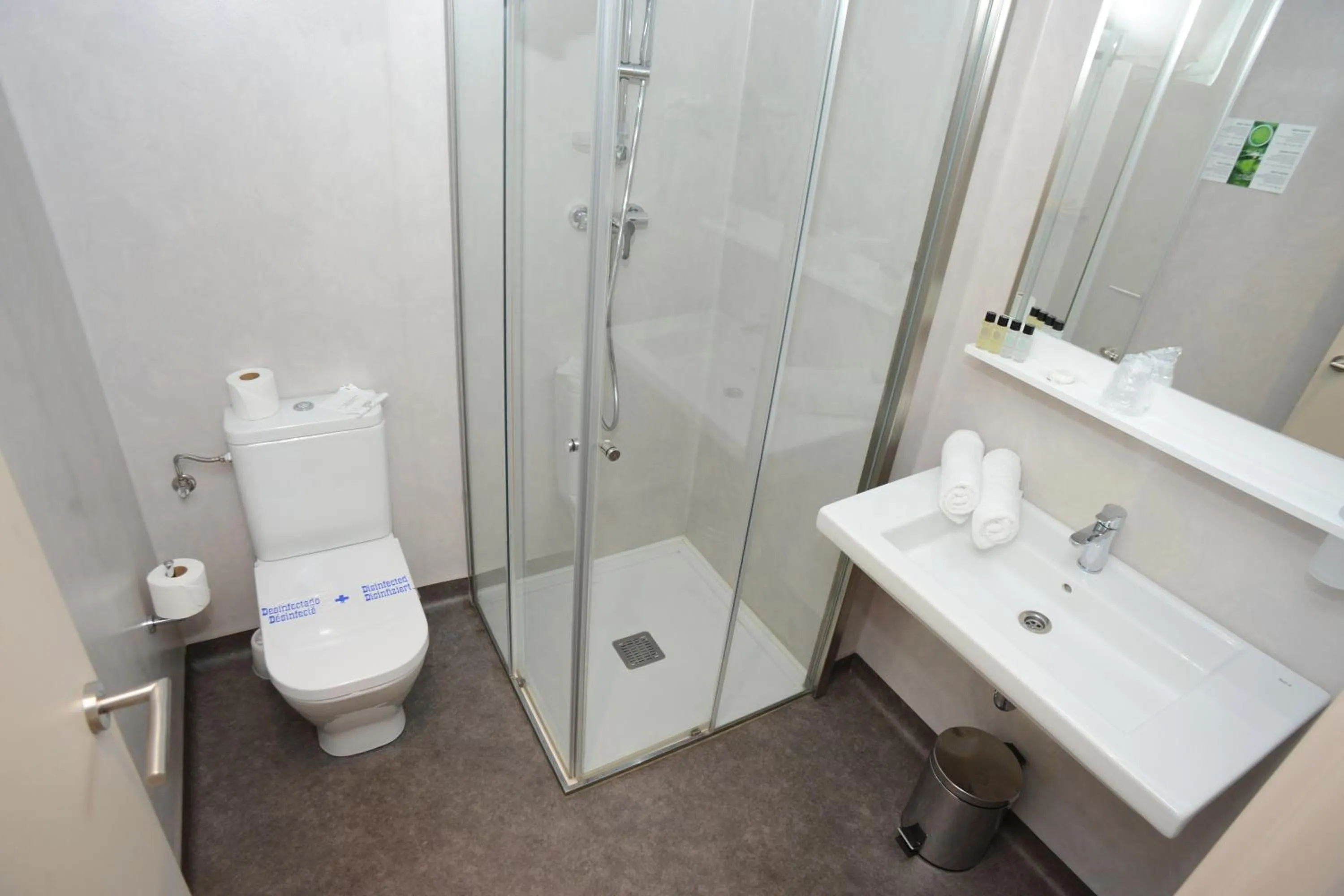 Bathroom in Hotel L'Escala Centre