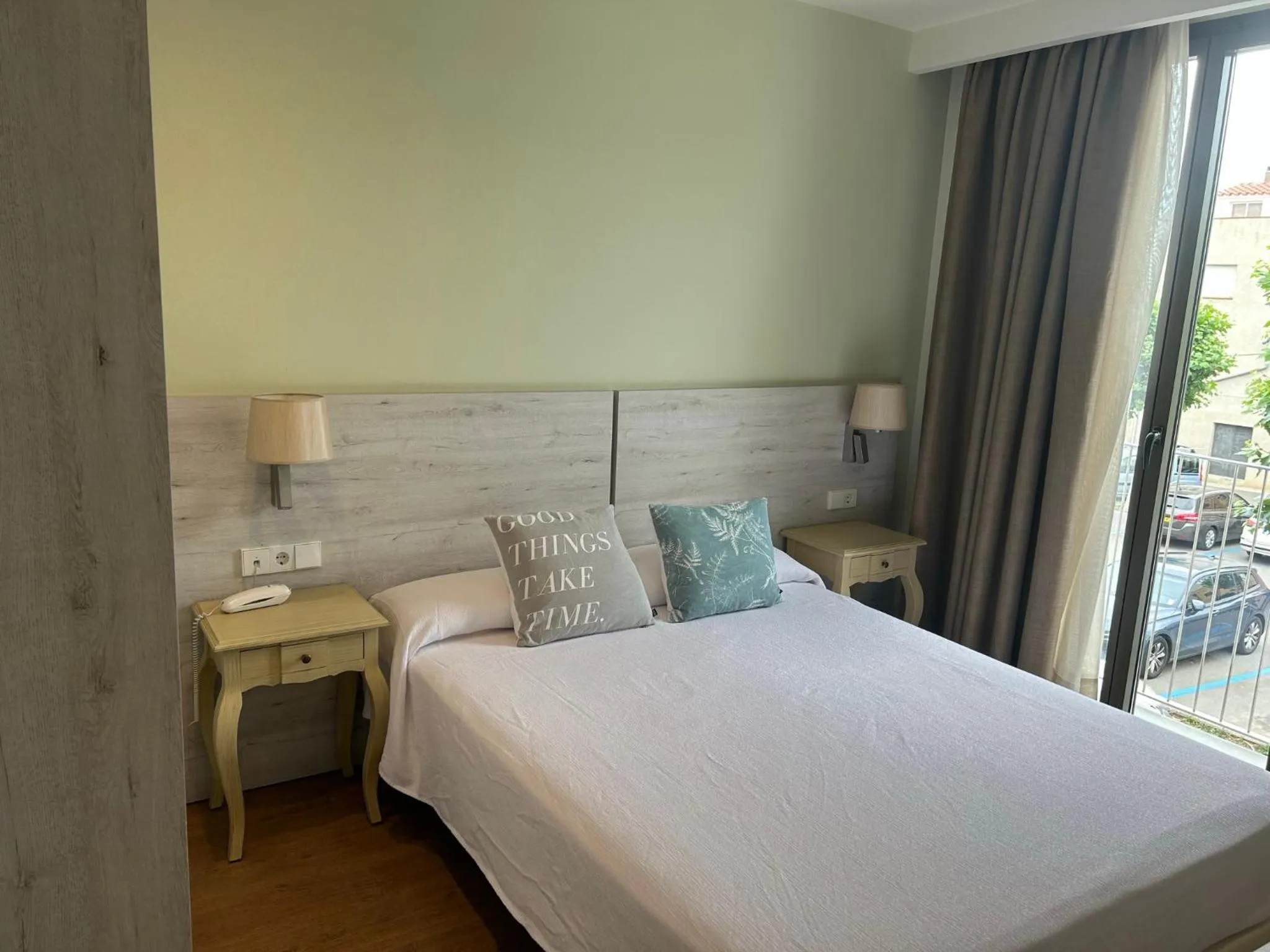 Photo of the whole room, Bed in Hotel L'Escala Centre