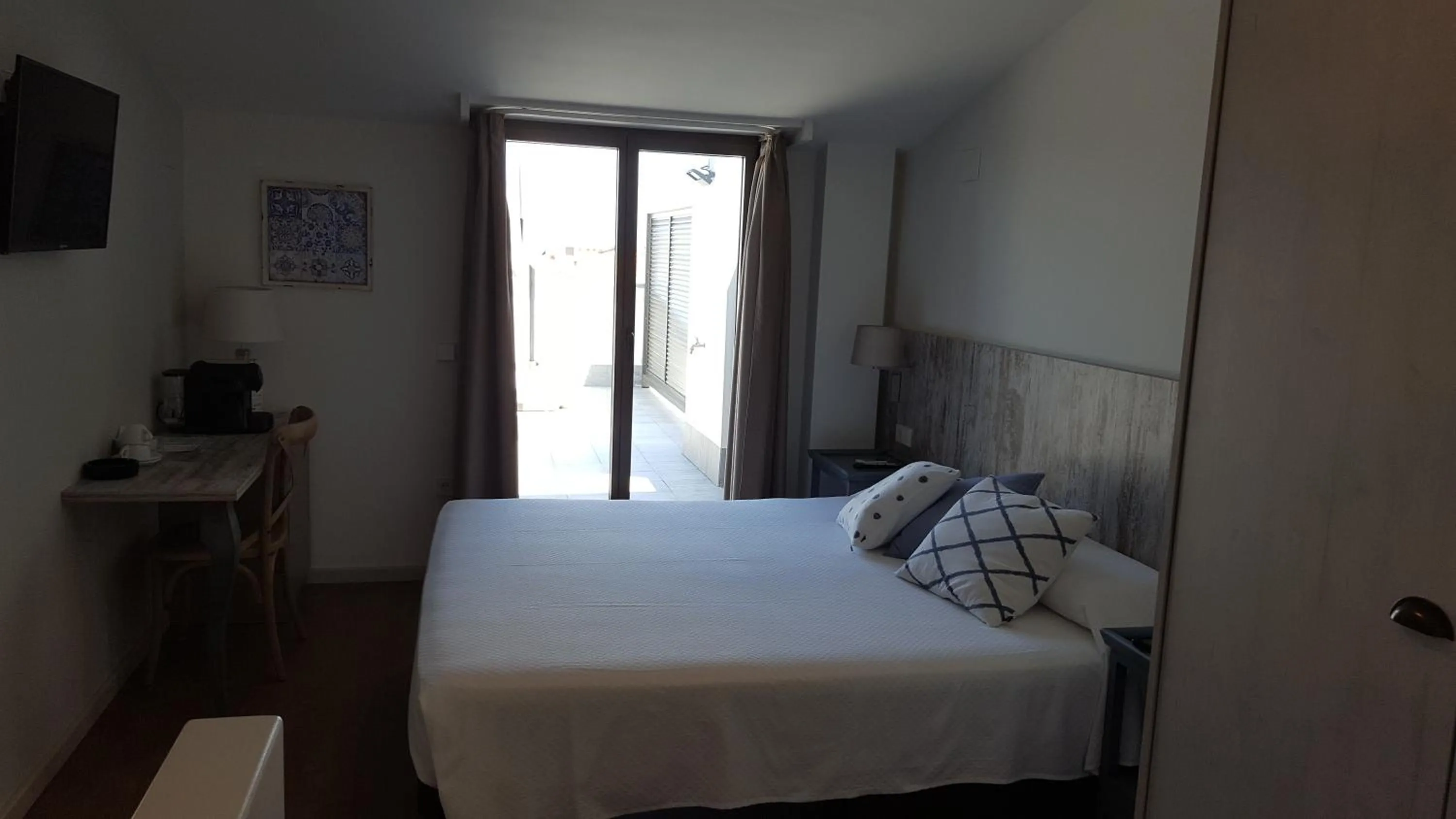 Bed in Hotel L'Escala Centre