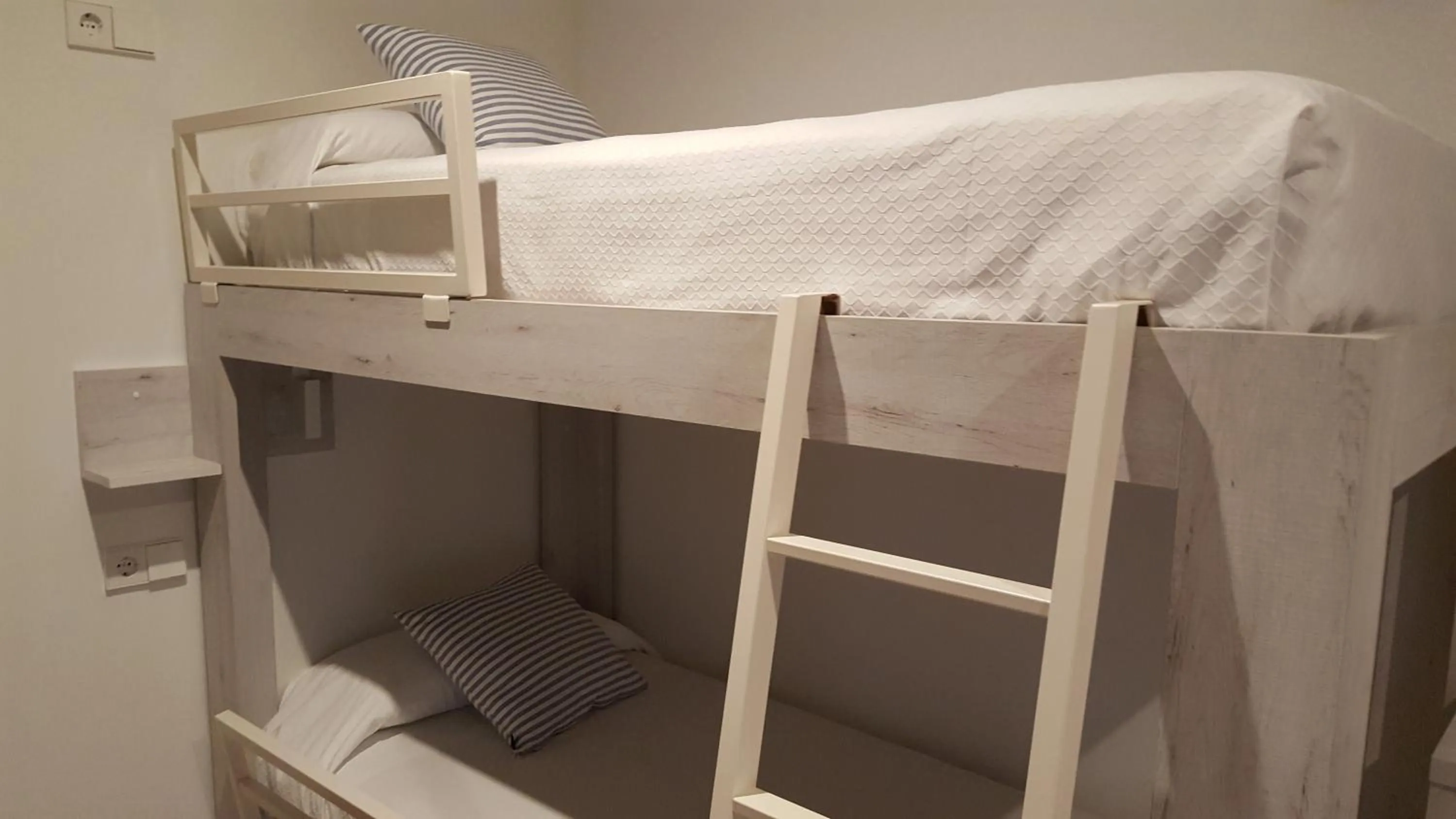 bunk bed, Bed in Hotel L'Escala Centre