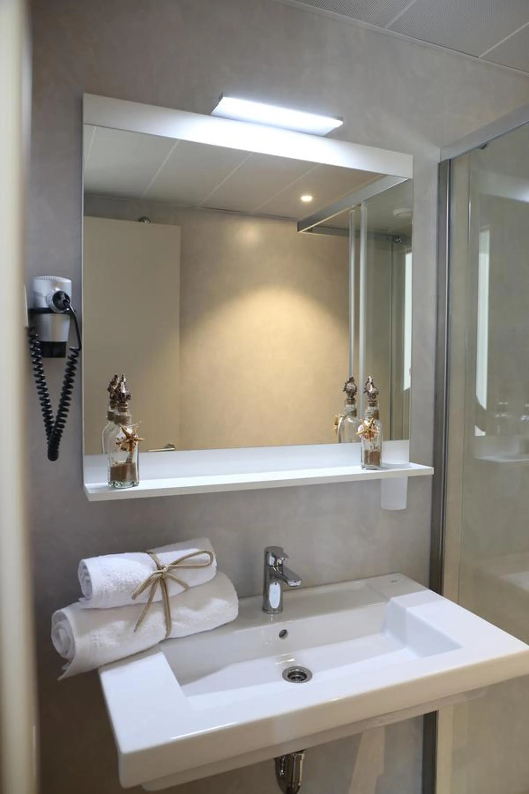 Bathroom in Hotel L'Escala Centre