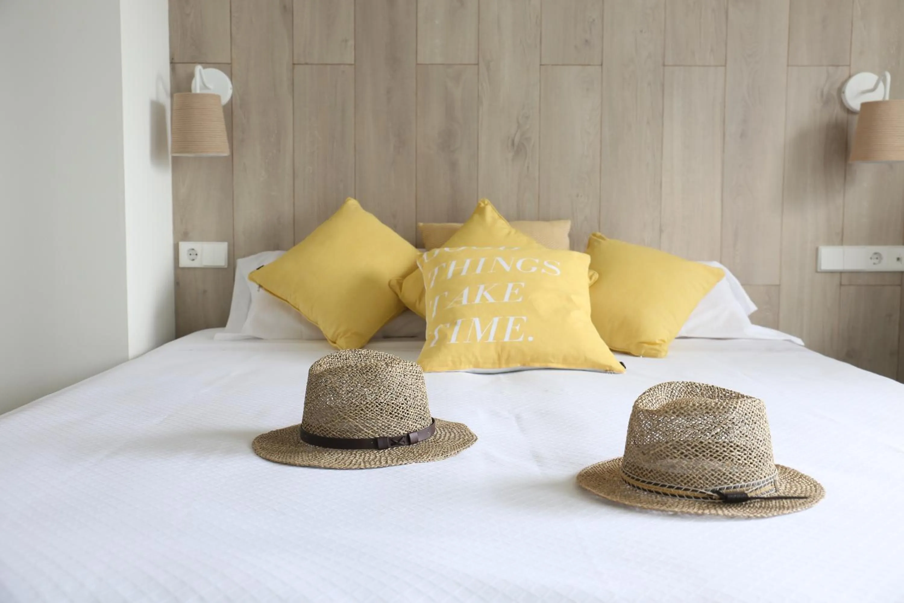 Bed in Hotel L'Escala Centre