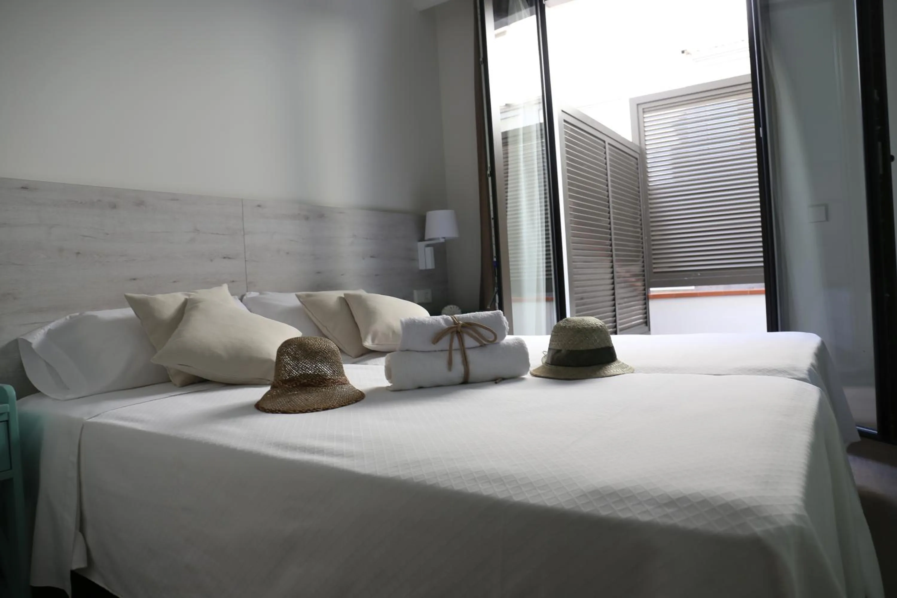 Bed in Hotel L'Escala Centre