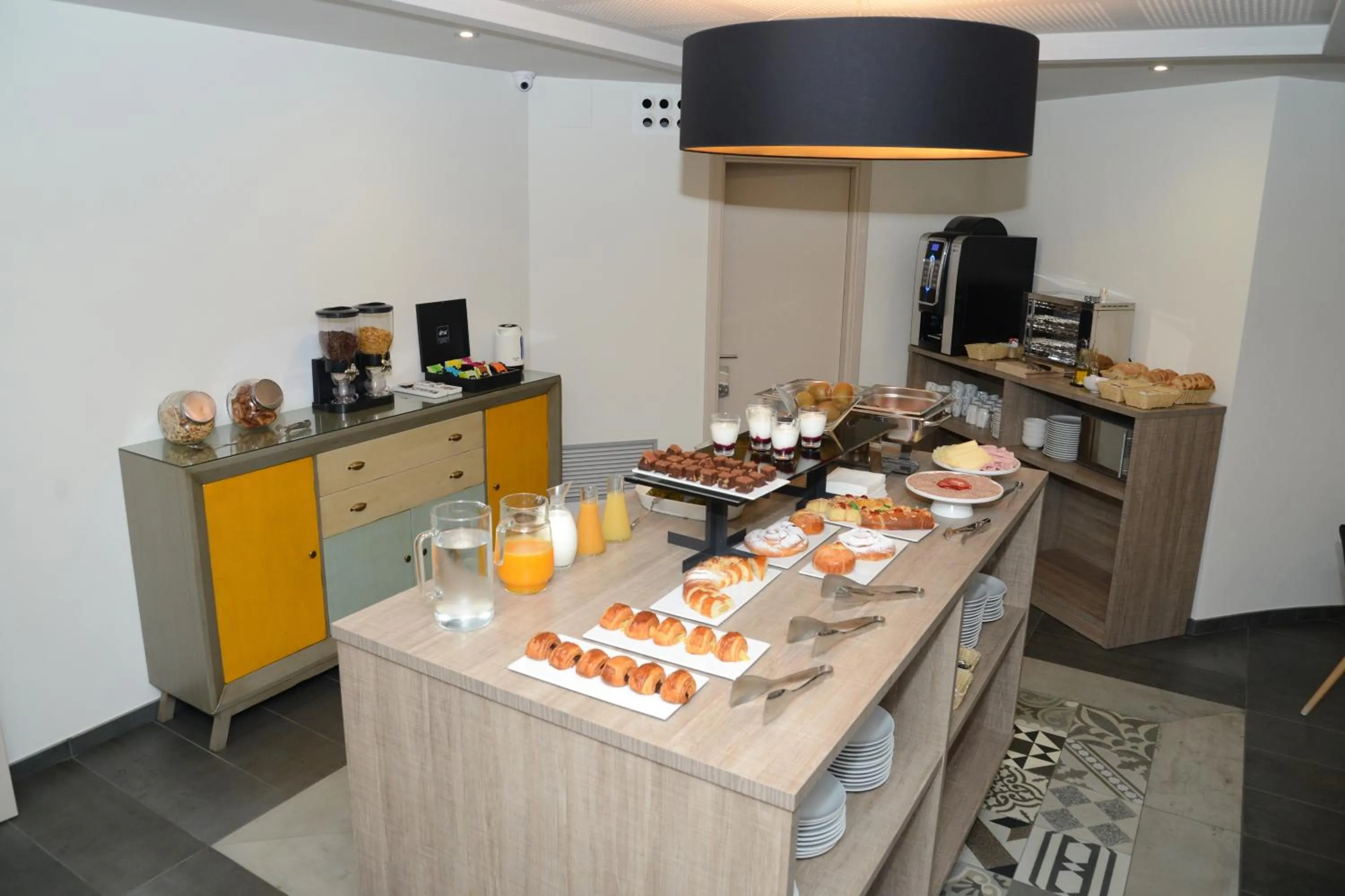 Restaurant/places to eat in Hotel L'Escala Centre