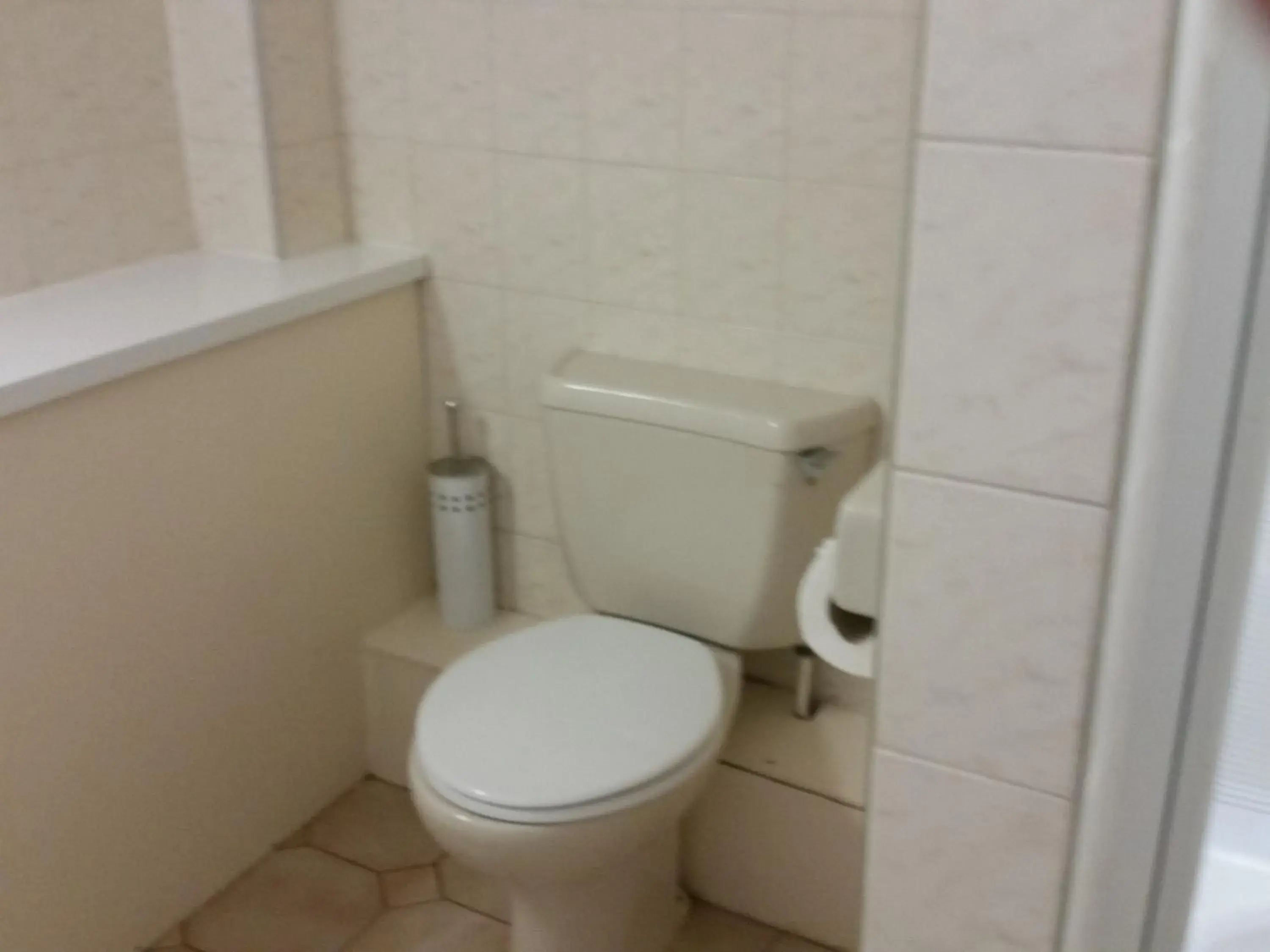 Single Room with Private Bathroom in The Bridge Hotel Single Room with Private Bathroom in The Bridge Hotel