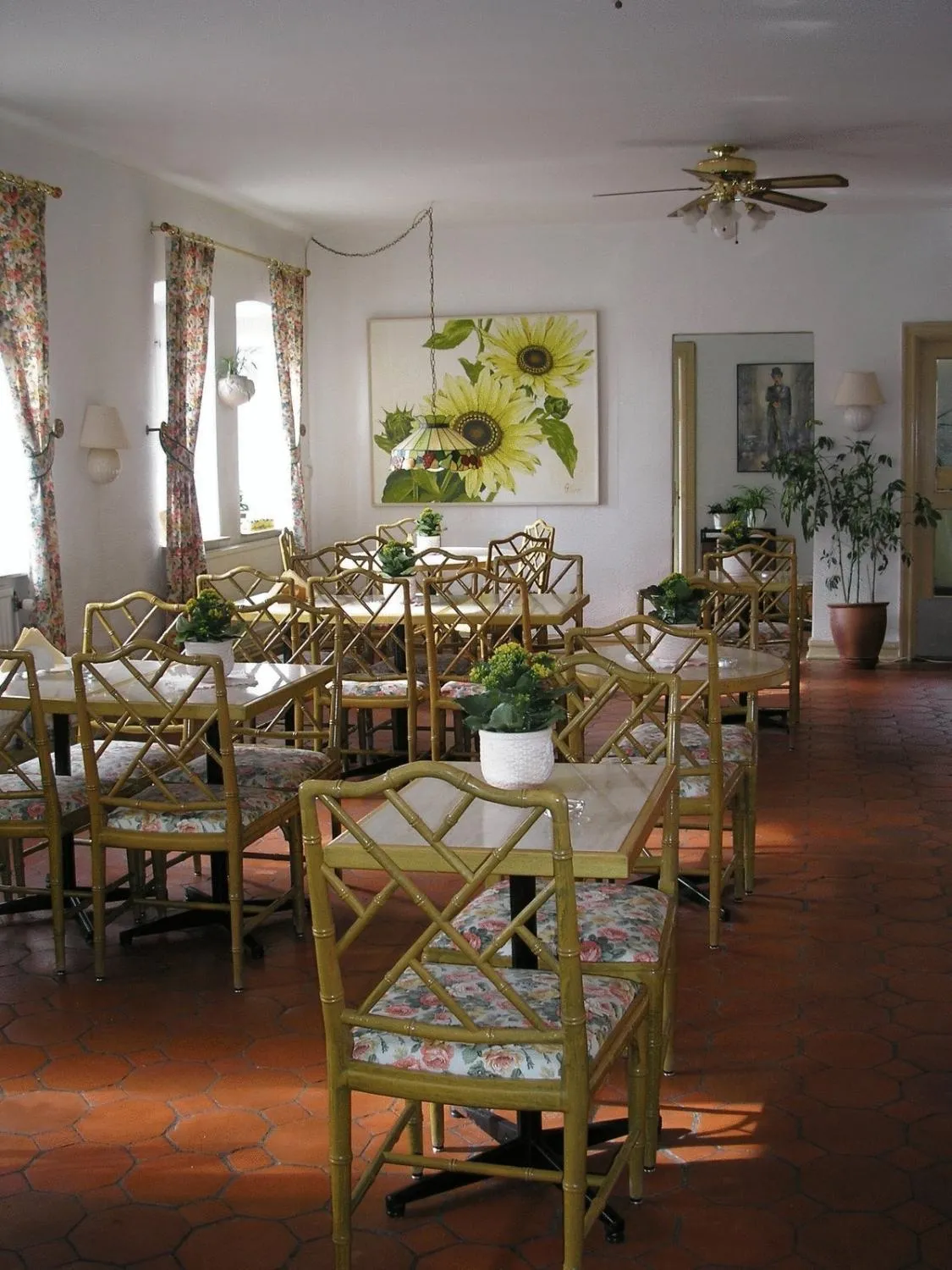 Restaurant/places to eat in Hotel Chaplin