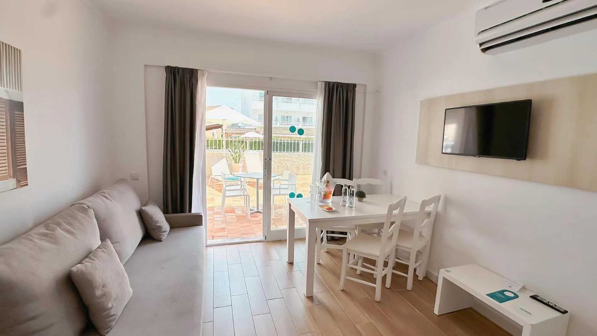 Photo of the whole room in BLUESEA Don Jaime