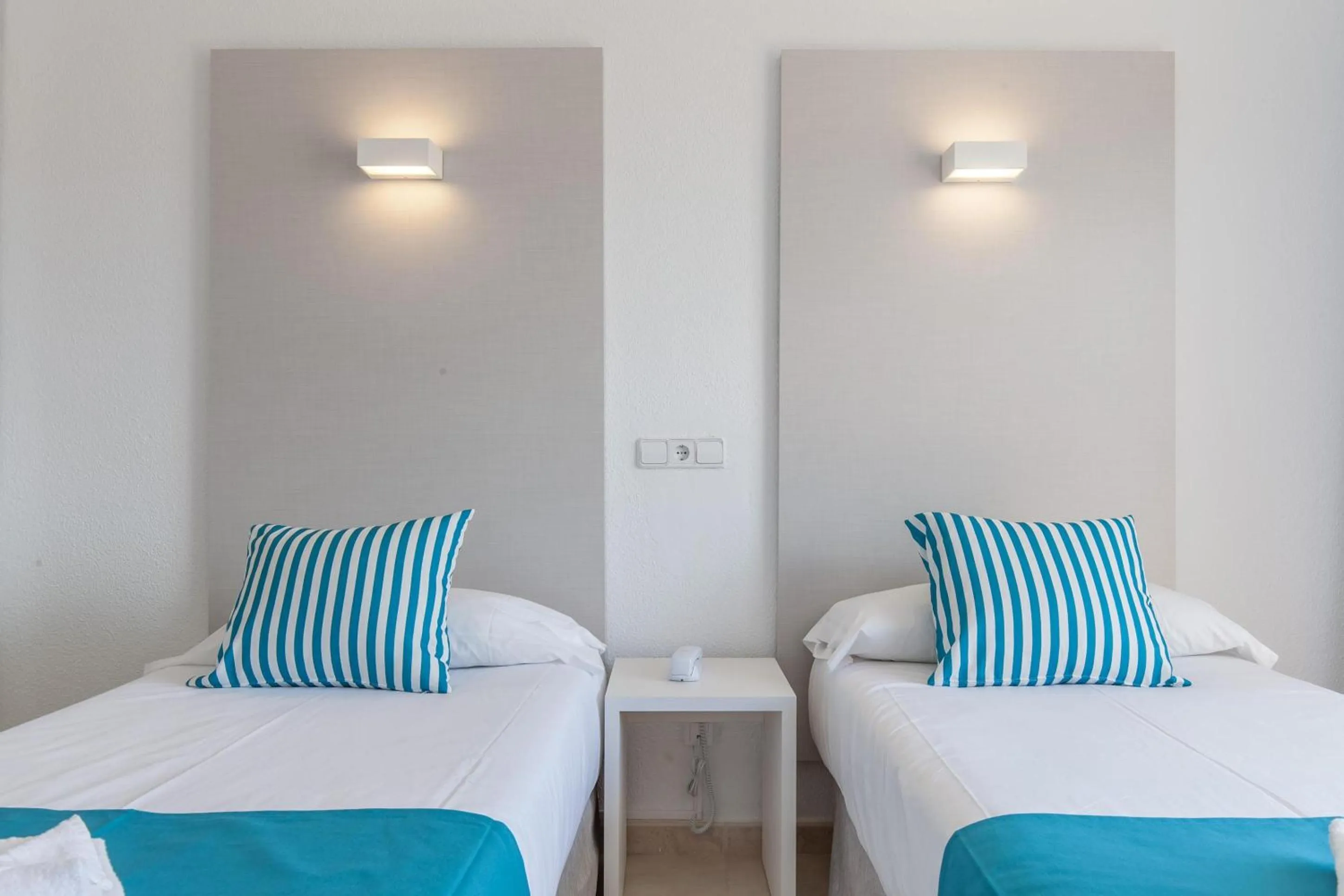 Photo of the whole room, Bed in BLUESEA Don Jaime