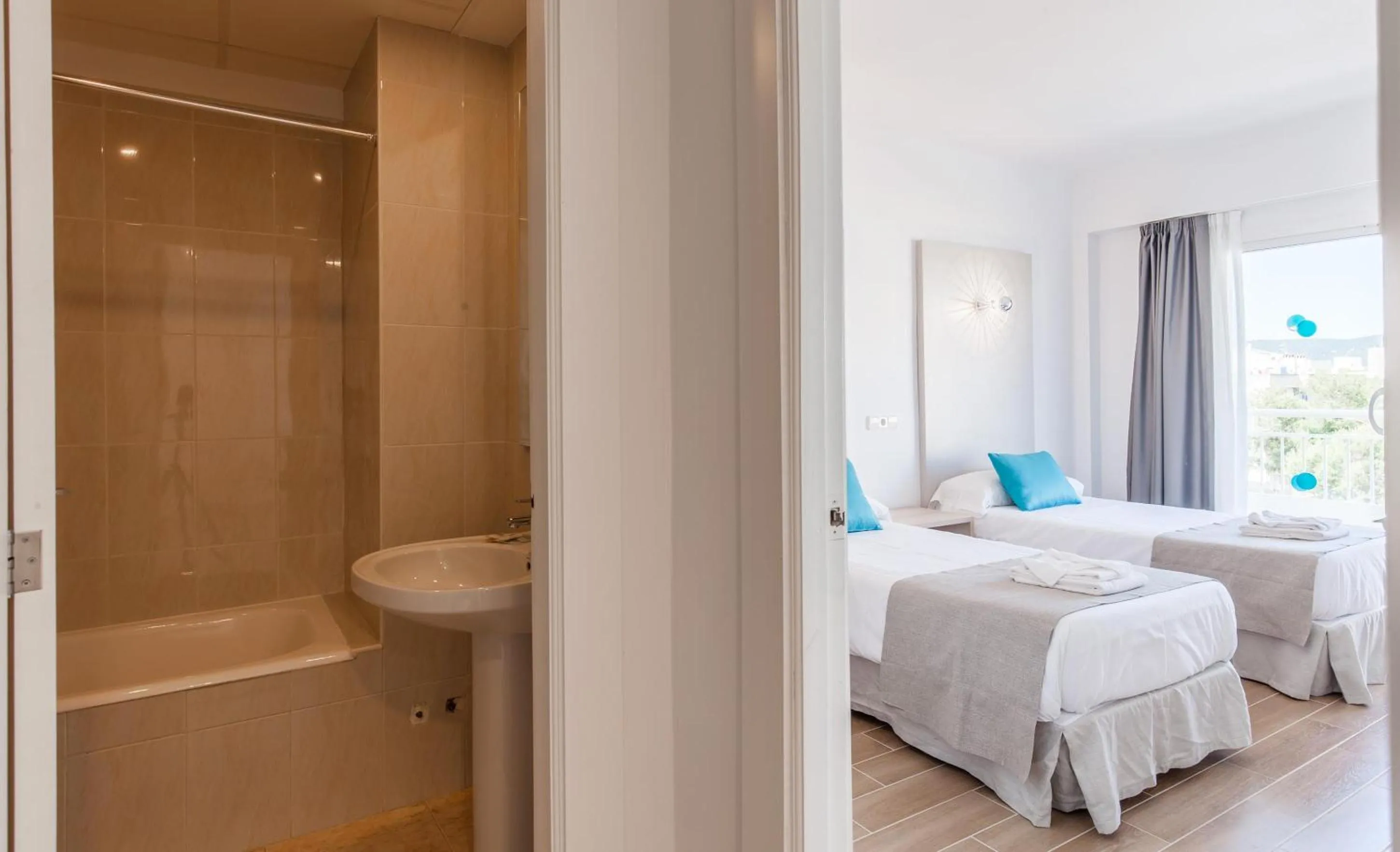 Photo of the whole room, Bed in BLUESEA Don Jaime