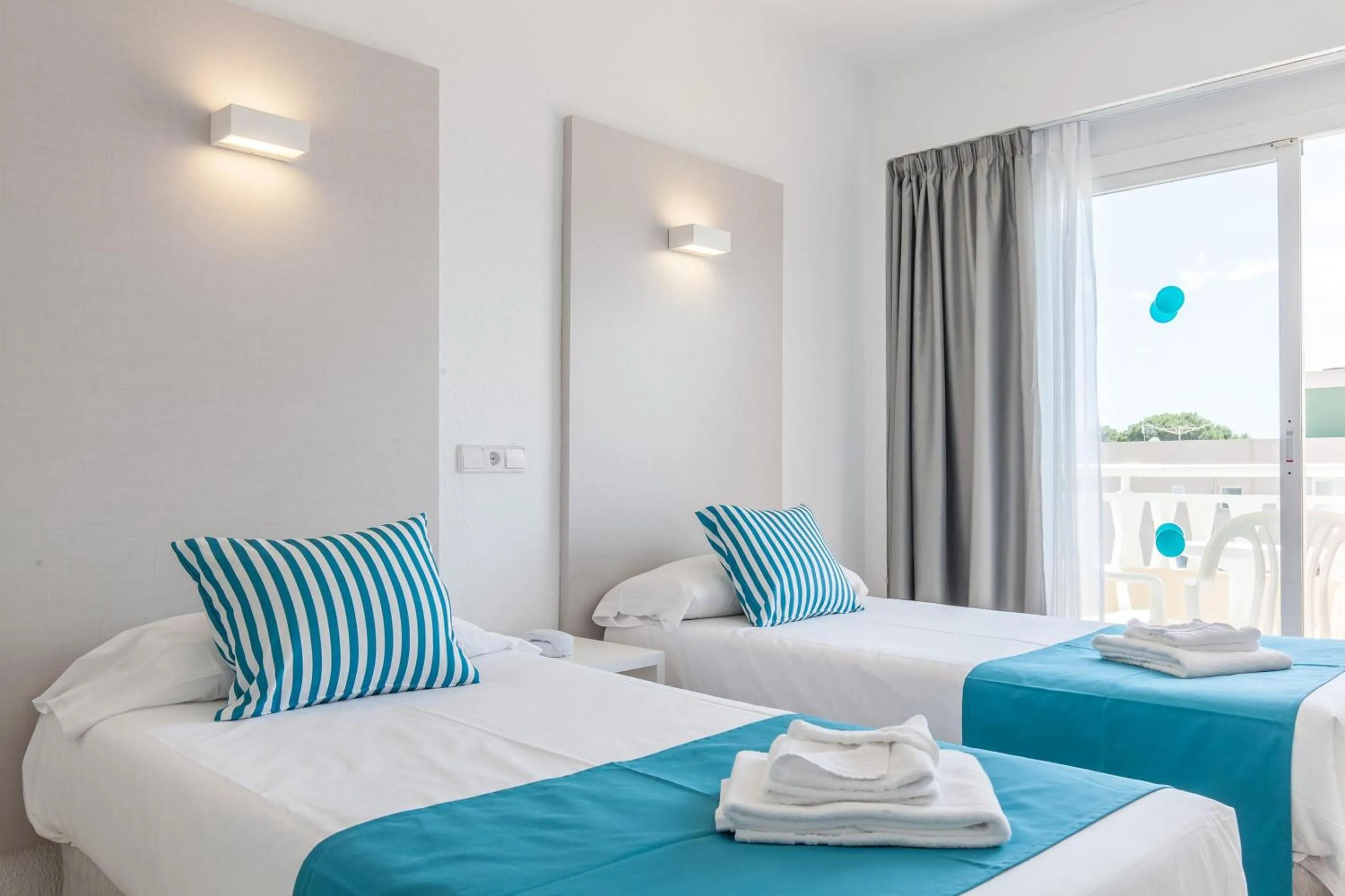 Photo of the whole room, Bed in BLUESEA Don Jaime