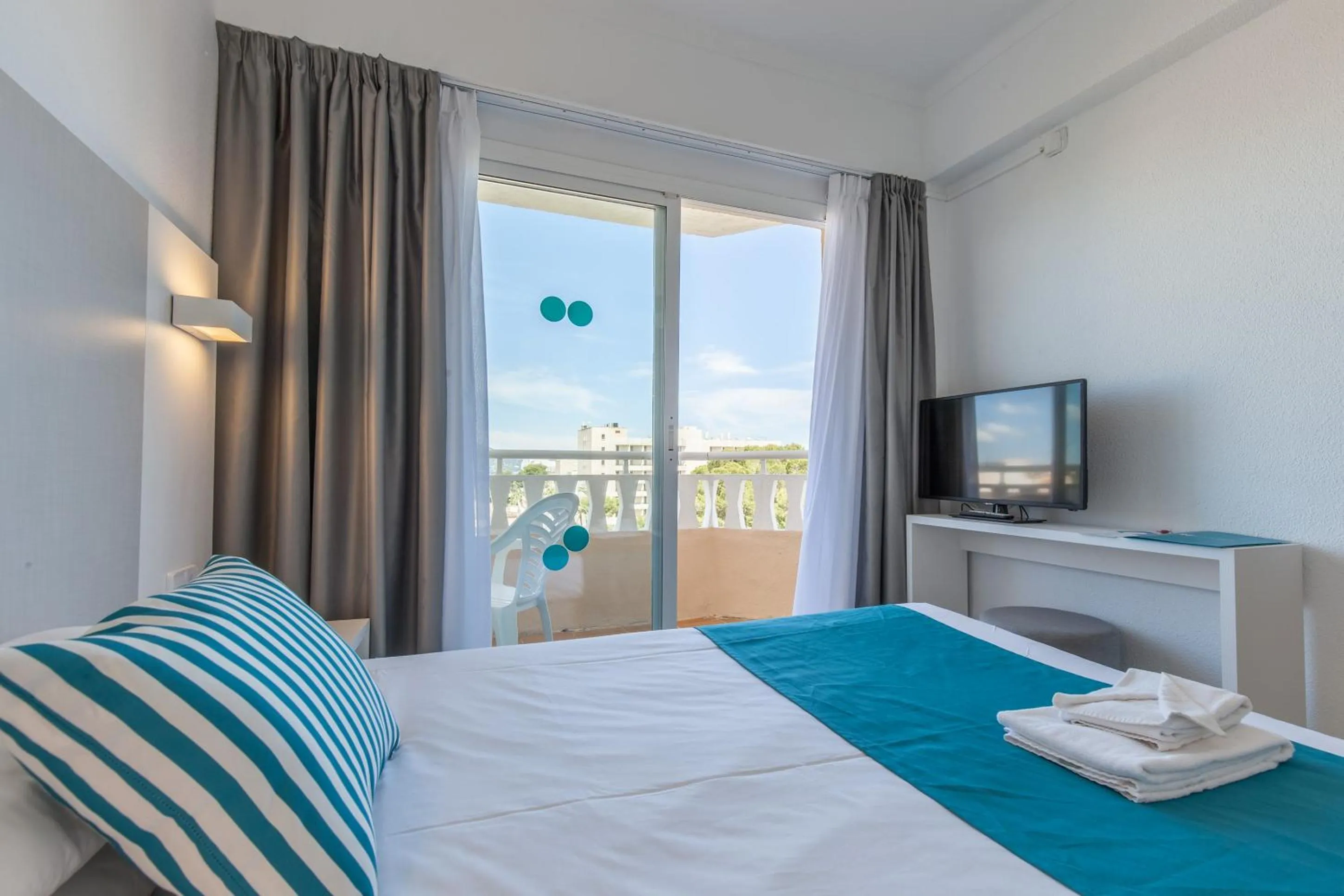 Photo of the whole room, Bed in BLUESEA Don Jaime