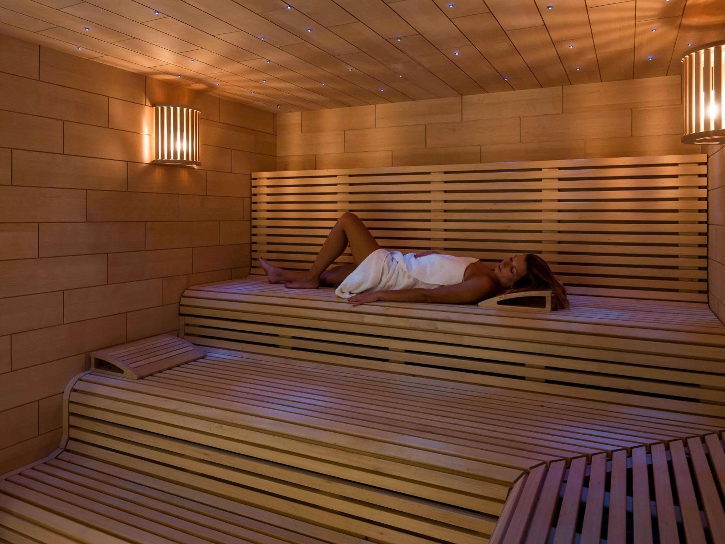 Spa and wellness centre/facilities, Bed in Sofitel Frankfurt Opera