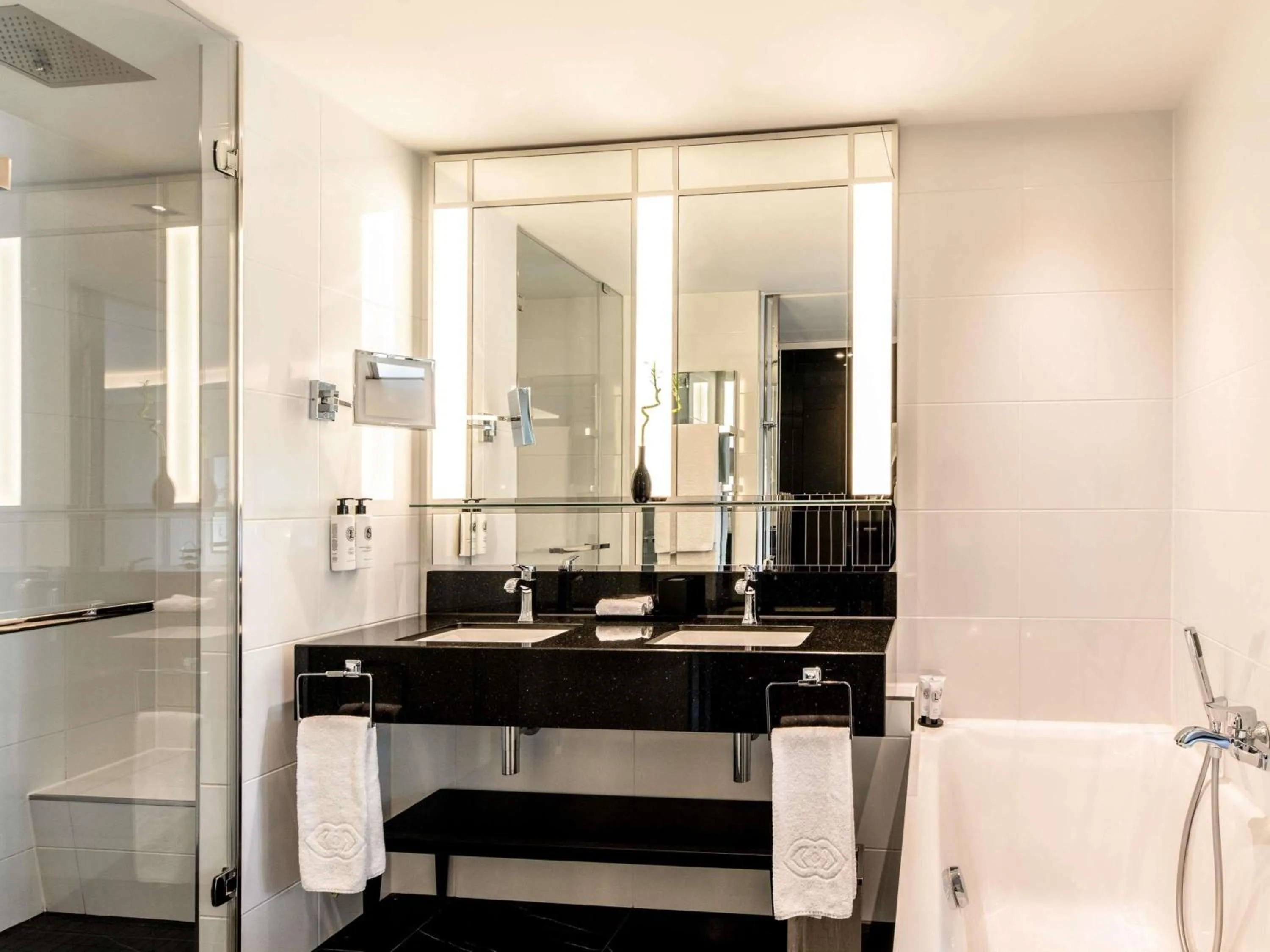 Bedroom in Sofitel Frankfurt Opera