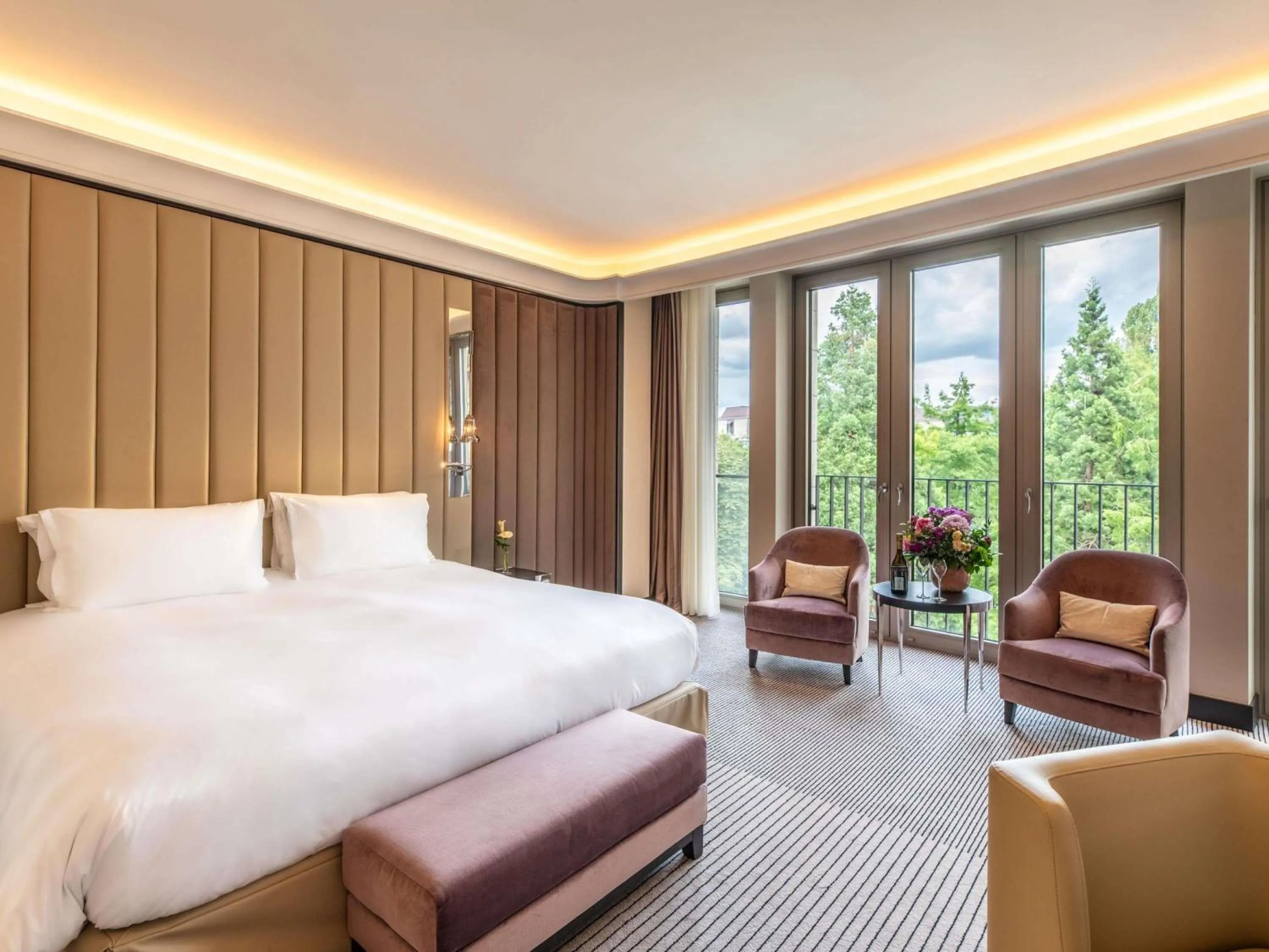 Bedroom, Bed in Sofitel Frankfurt Opera