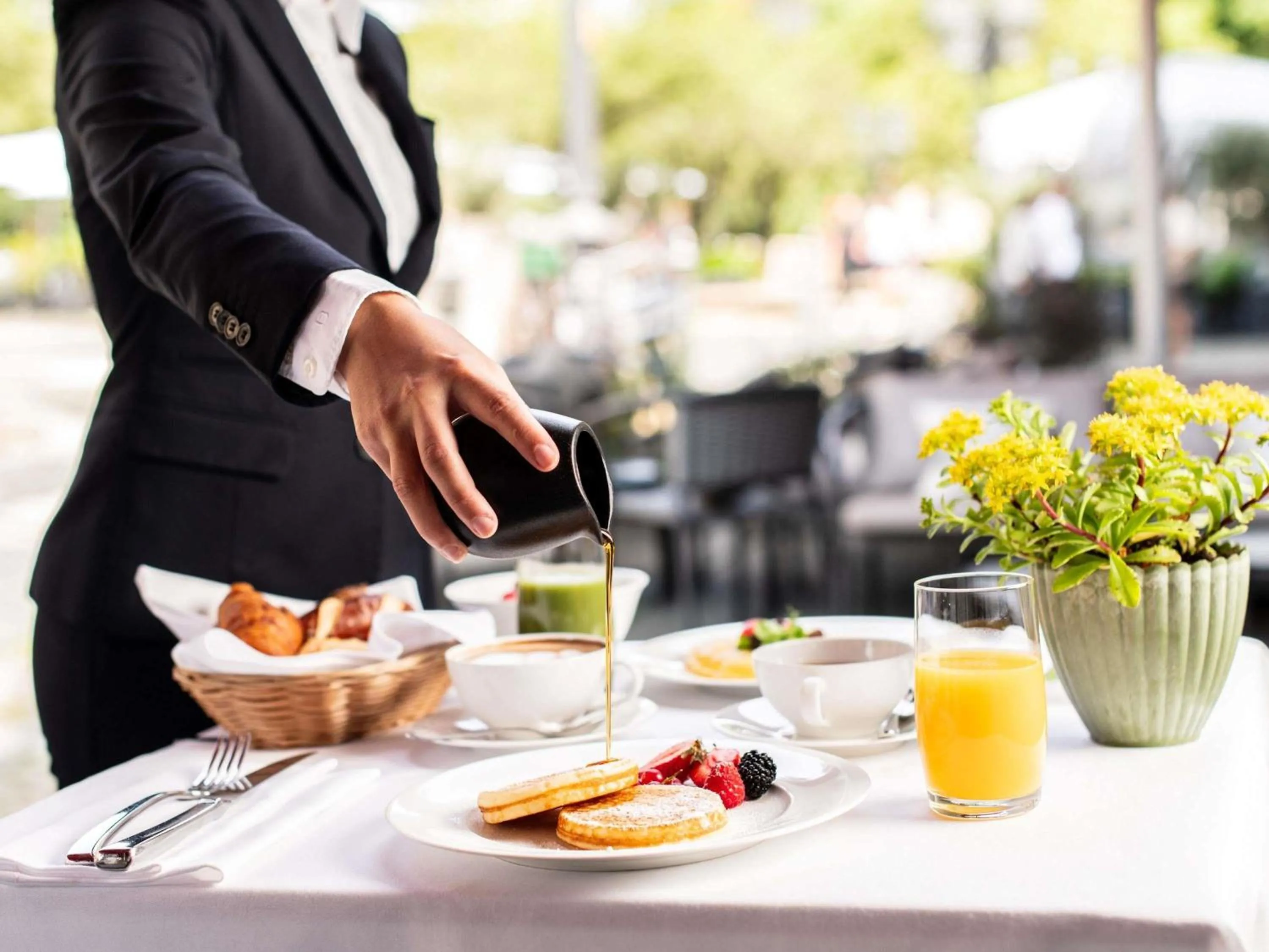 Restaurant/places to eat in Sofitel Frankfurt Opera