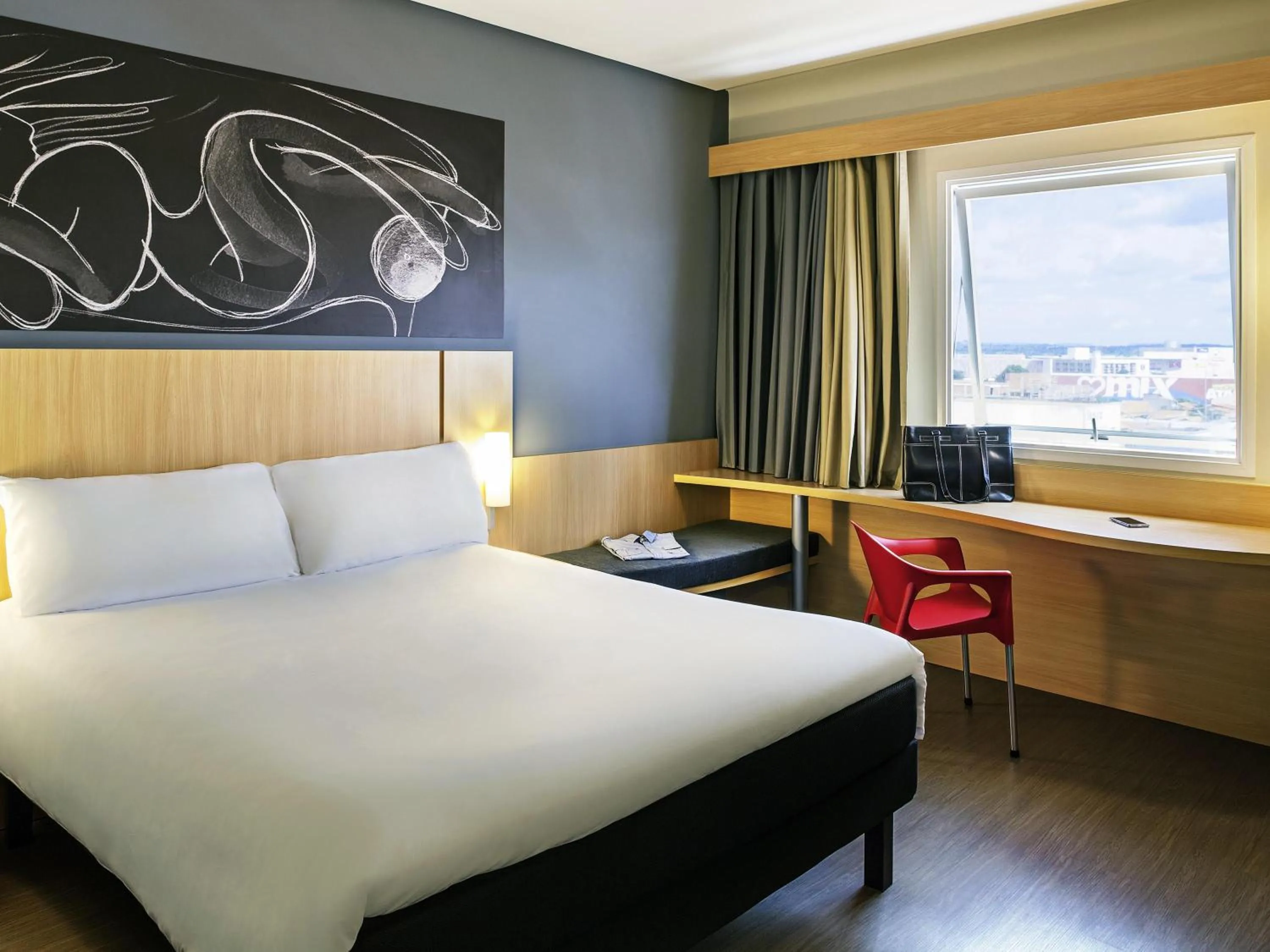 Bedroom, Bed in ibis Imperatriz