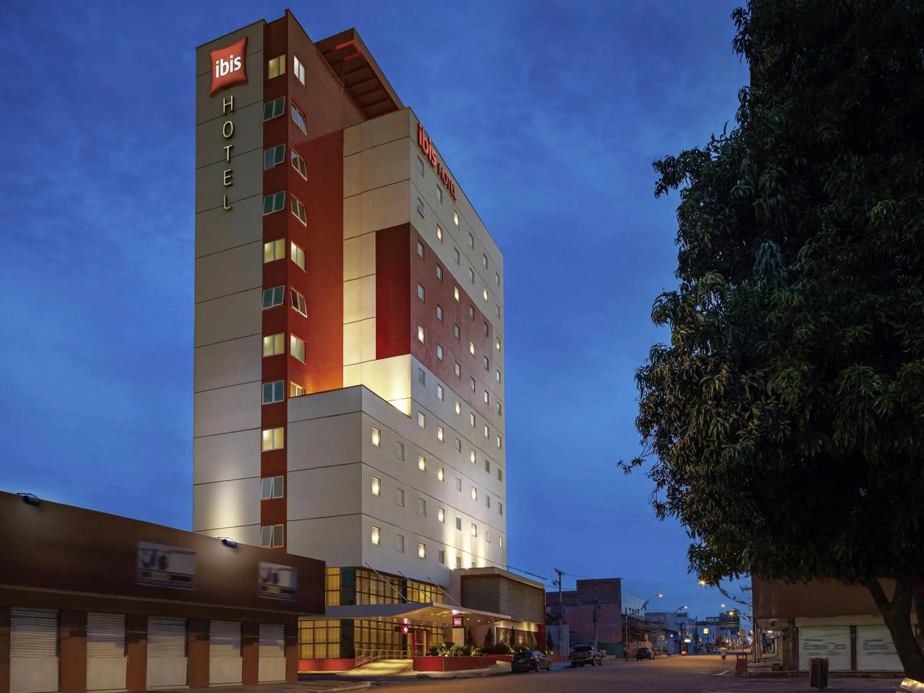 Property building in ibis Imperatriz
