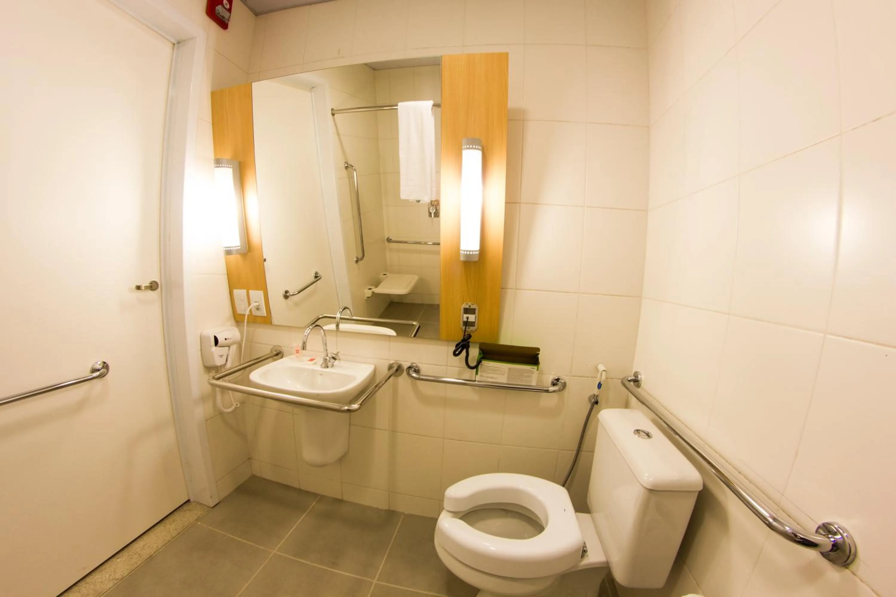 Bathroom in ibis Imperatriz