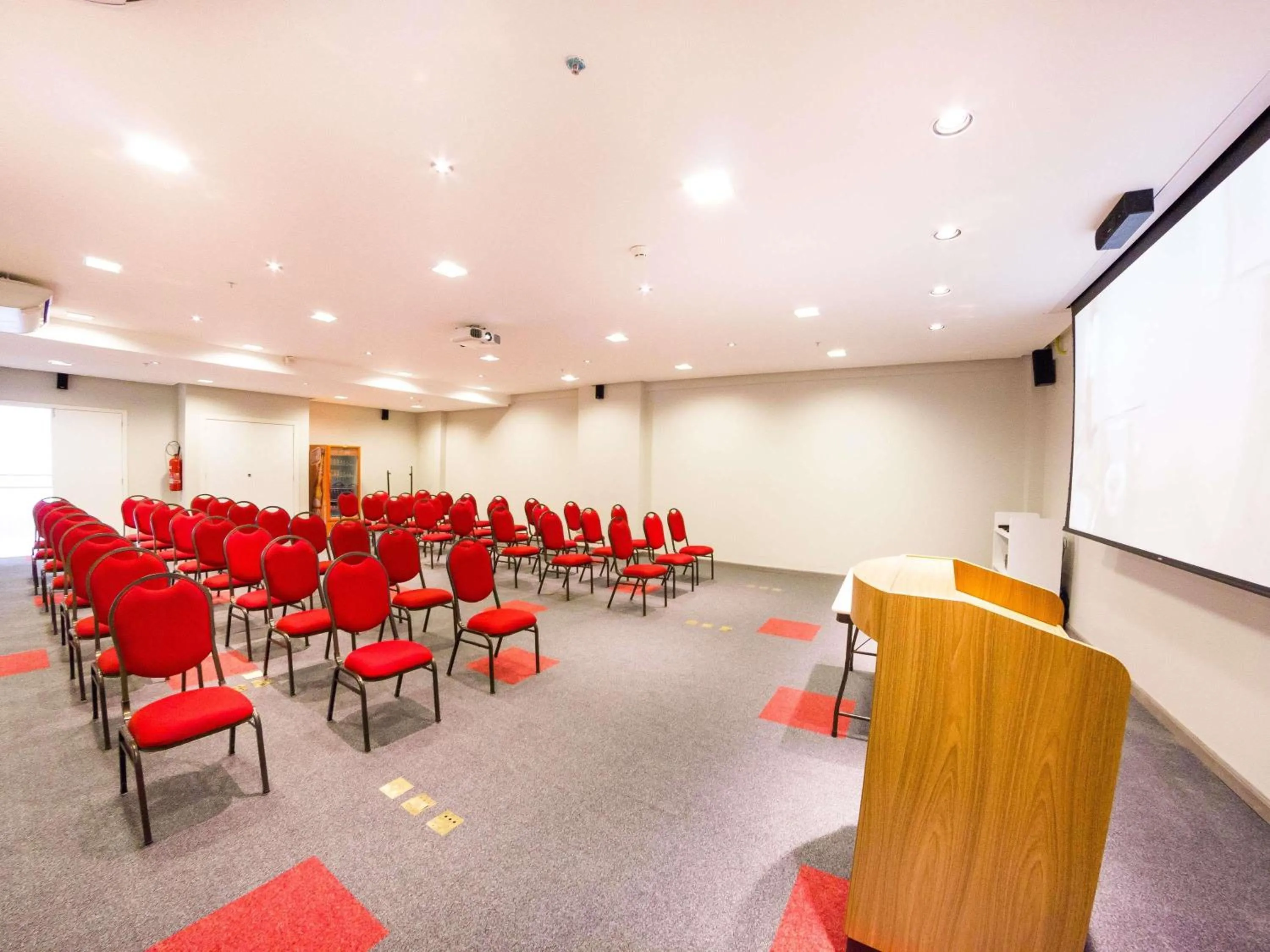 Meeting/conference room in ibis Imperatriz