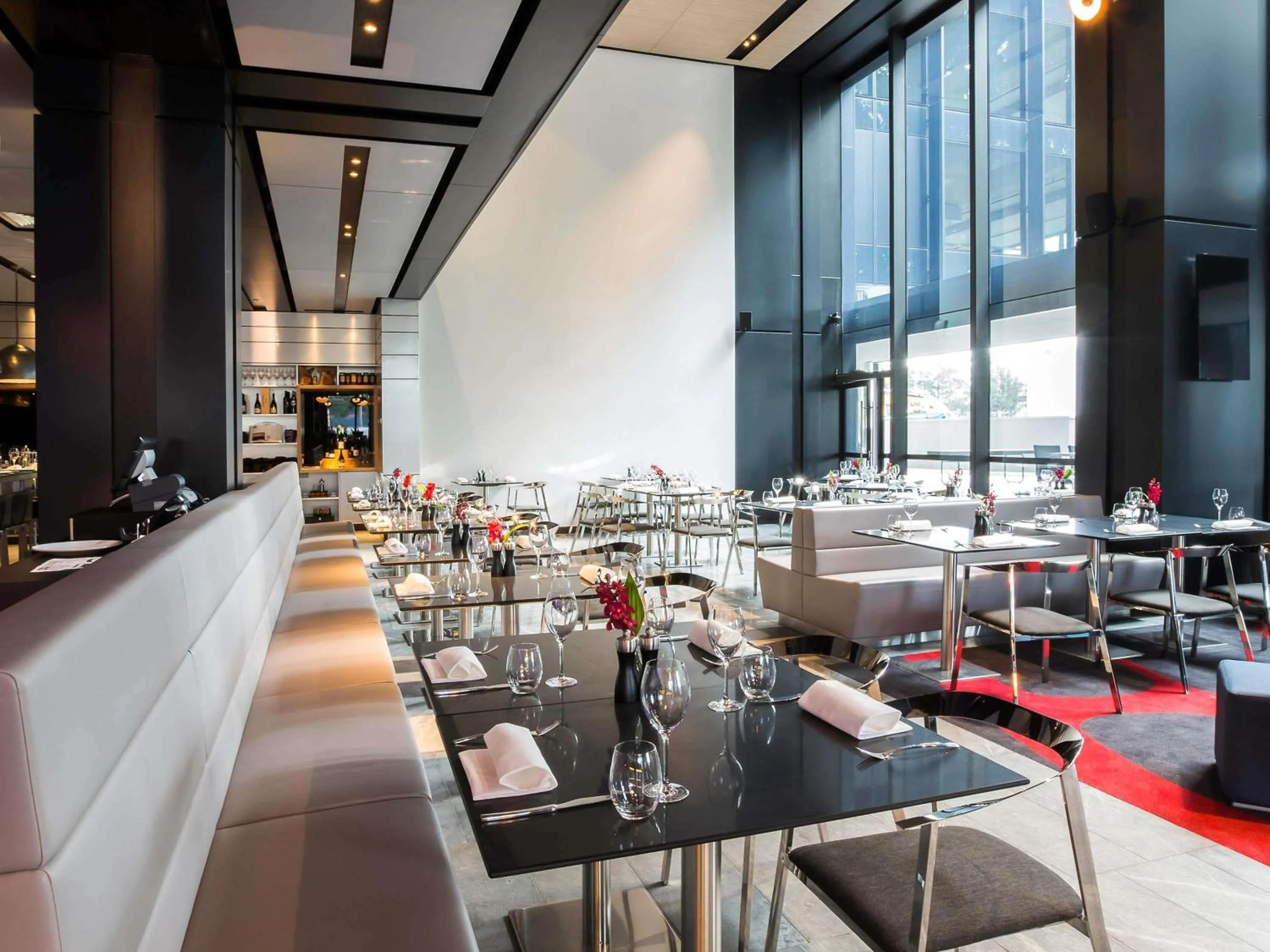 Restaurant/places to eat in Pullman Sydney Airport